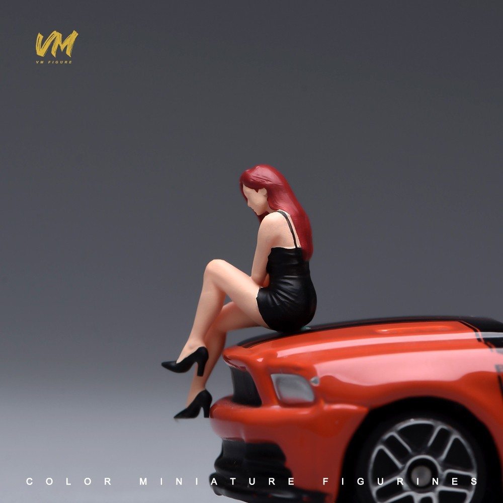 1/64 Miniatures Sexy Red Hair Beauty Scene Props Model Figures For Cars Vehicle