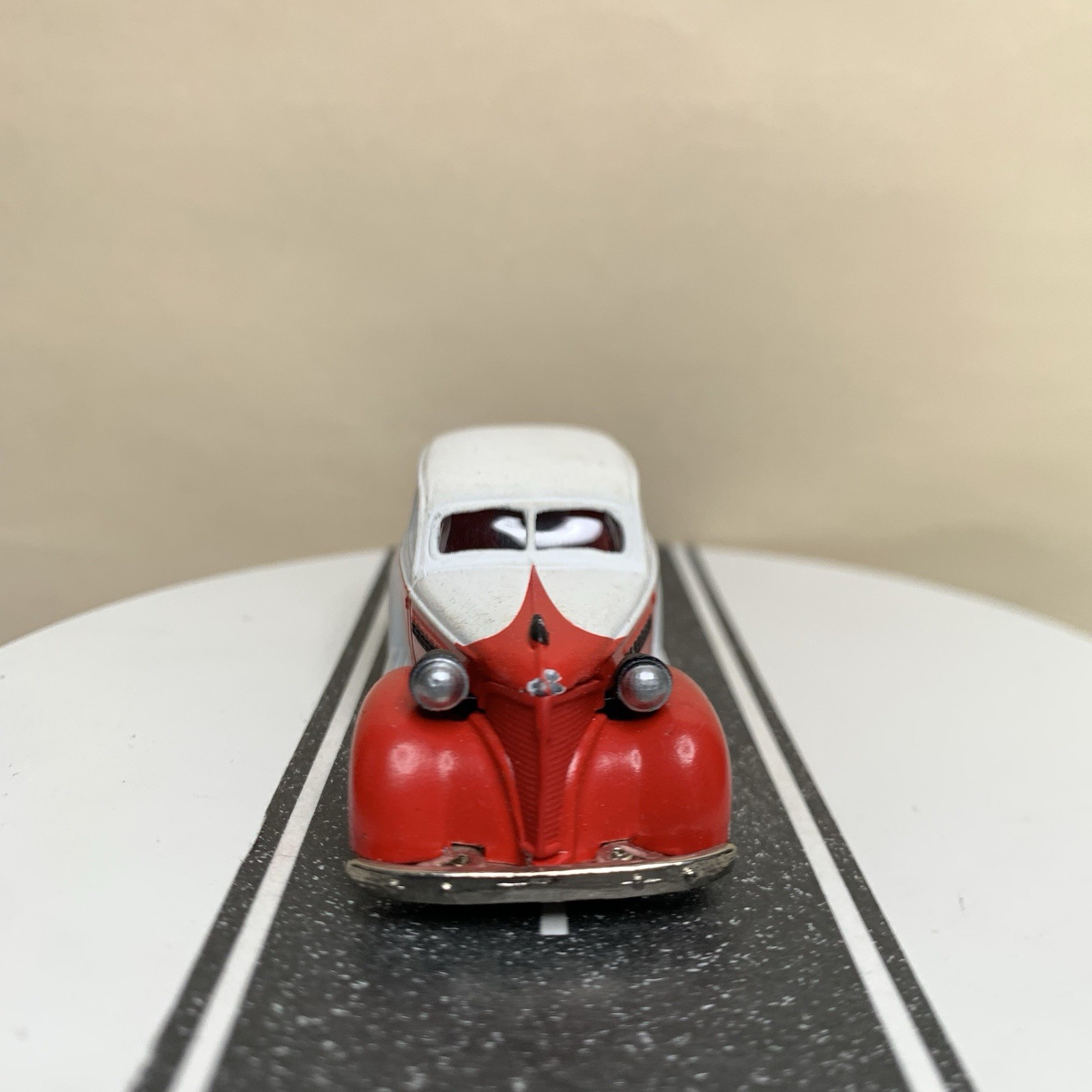 Jada Toys Road Rats Series 1939 Chevy Sedan Delivery Speed Shop White/Red 1:64