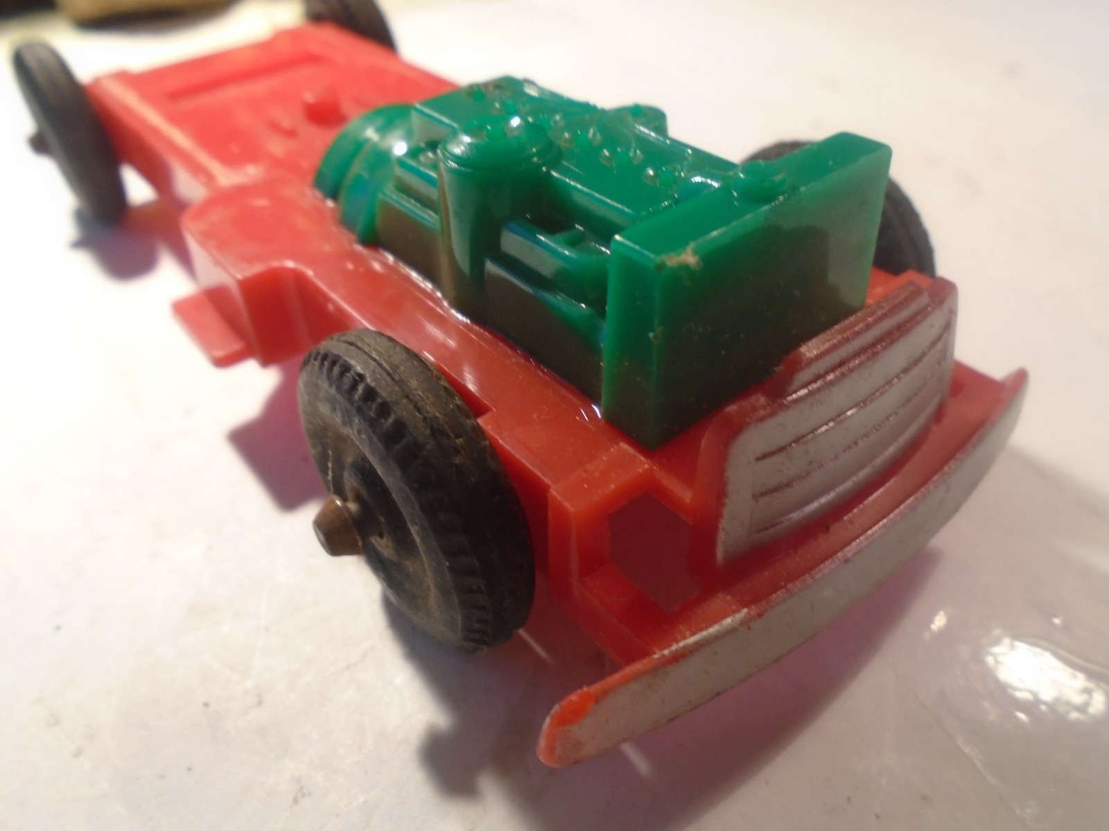 HULBY KIDDIE TOY TRUCK PLASTIC BASE CHASSIE, MOTOR AND WHEEL SET 1-185-1