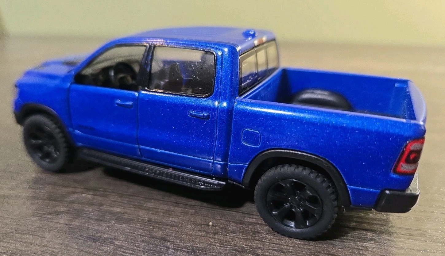 5″ Die-cast: BLUE 2019 RAM 1500 Pickup Truck 1/46 Scale Diecast Model car