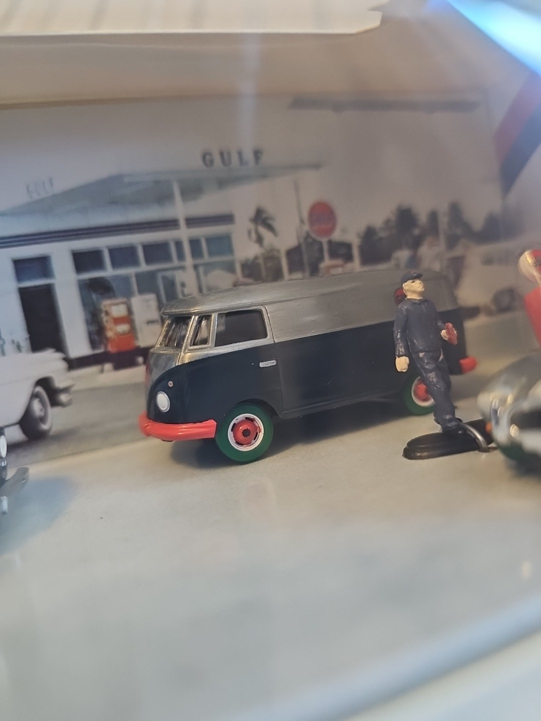 Greenlight Chase Motor World Gulf Set Raw Green Machine