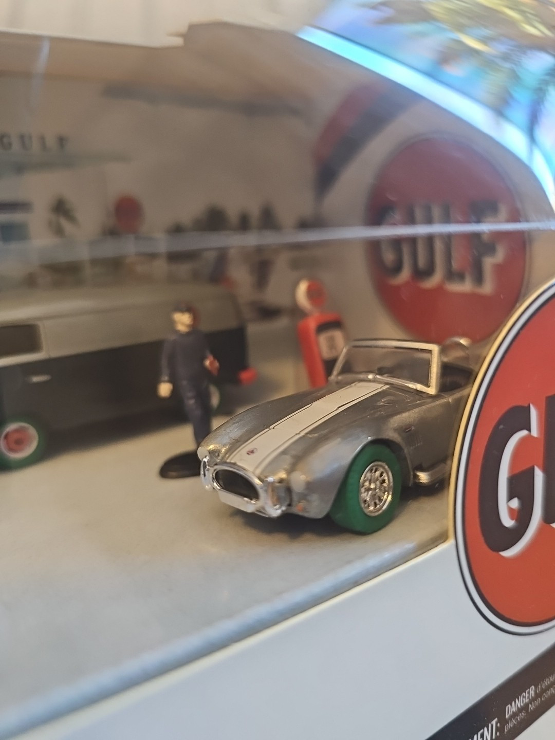 Greenlight Chase Motor World Gulf Set Raw Green Machine
