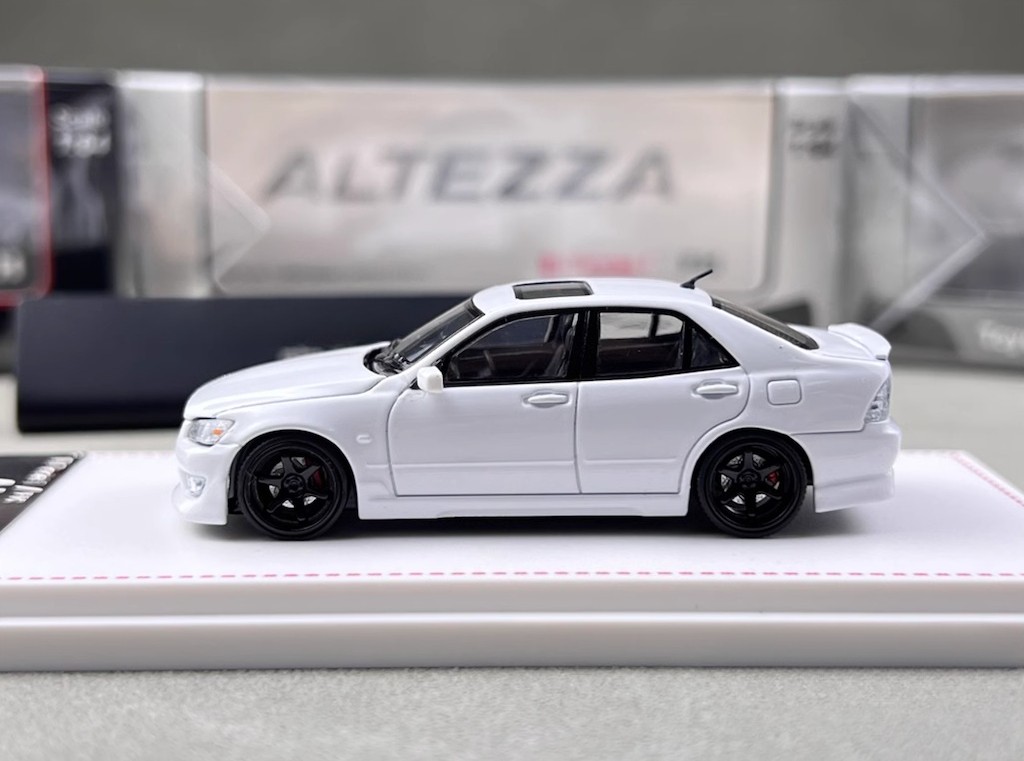 FH 1:64 White Altezza RS200 SXE10 Sedan Sports Model Diecast Collect Car