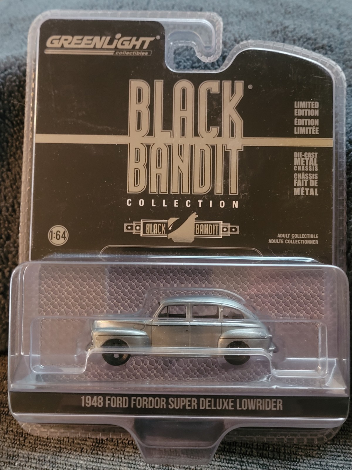 Greenlight BLACK BANDIT Series 1948 Ford Fordor Super Deluxe “Raw Chase” 1:64