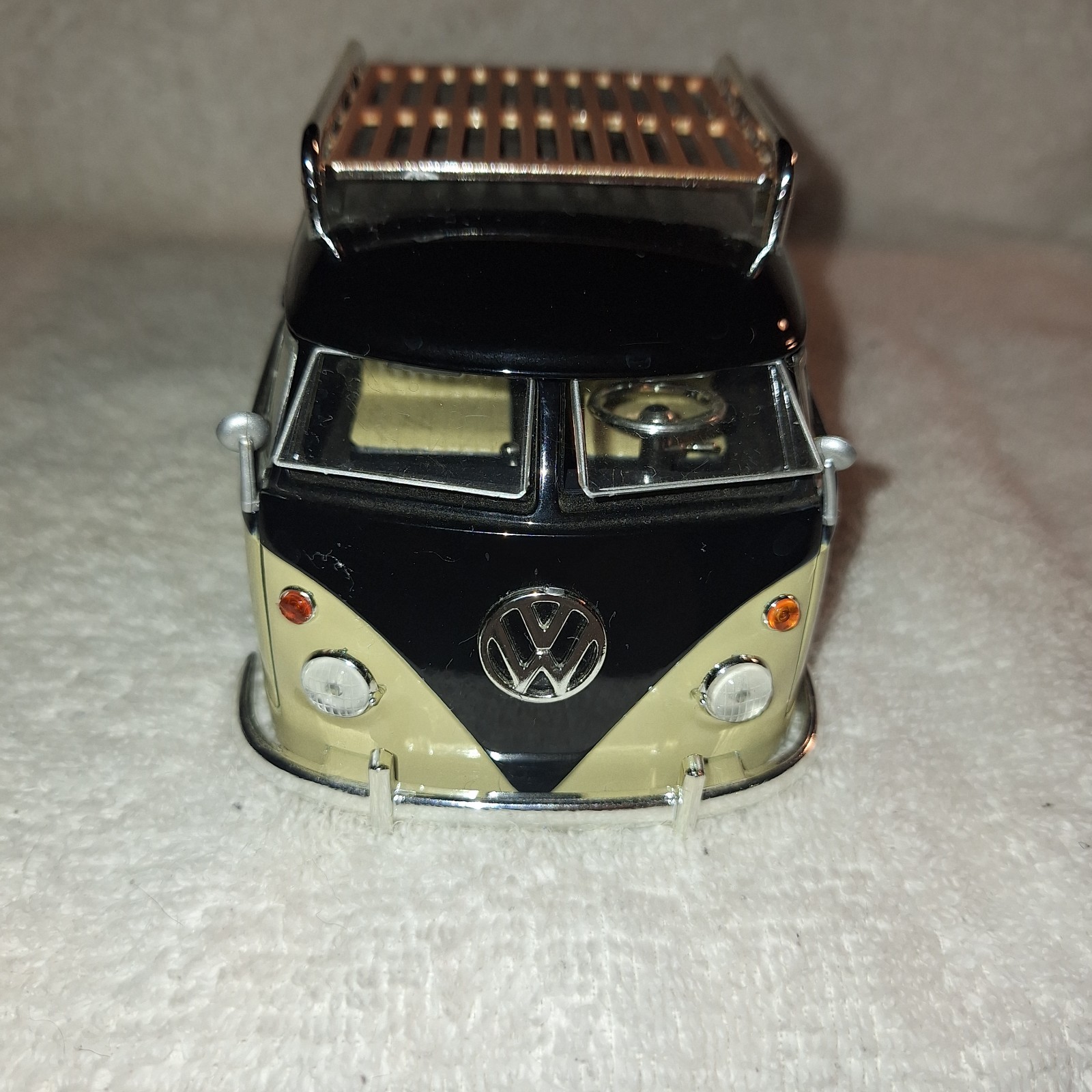 JADA V DUBS 1963 VW BUS PICKUP W RACK 1:24 Black & Tan Volkswagen JADA TOYS