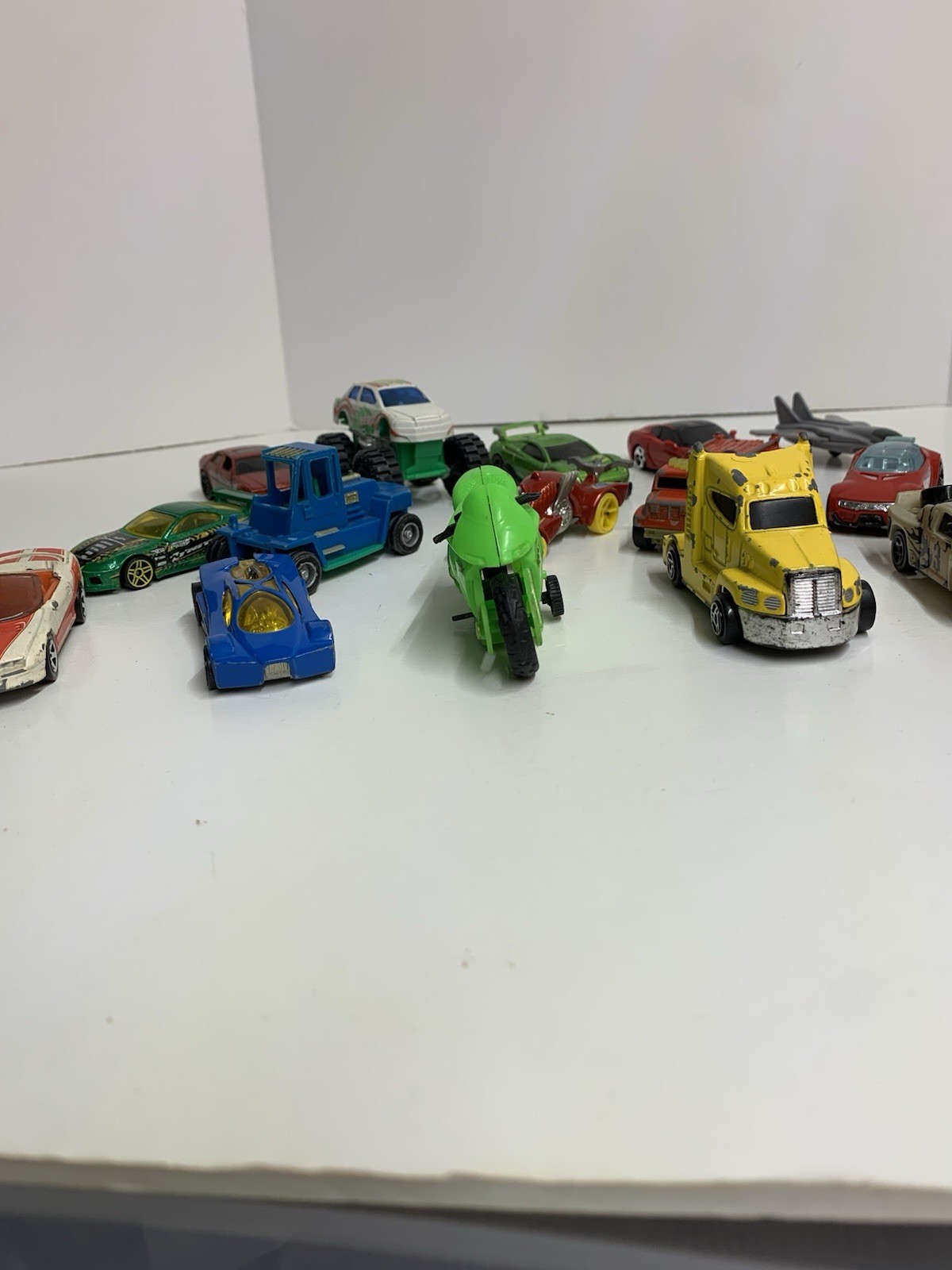 Lot Of 15 Toy Cars Die-cast And Plastic Hot wheels And Other Brands Preowned.