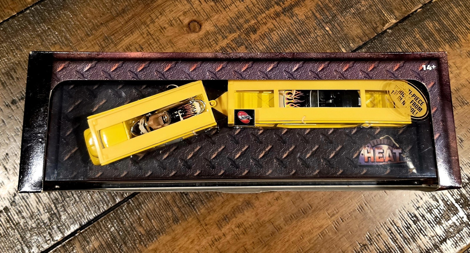 Hot Wheels Haulin Heat Auto Transporter Chevy Flame Vehicle Set RARE —New/Sealed