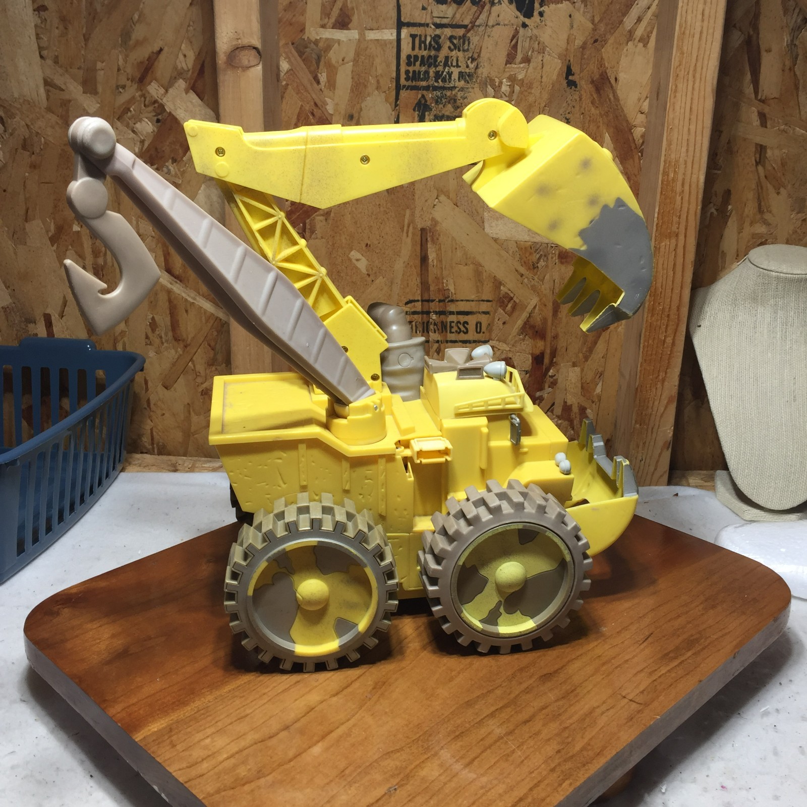Disney Pixar Cars Screamin Banshee Junkyard Excavator 2008 ELECTRONICS BROKEN