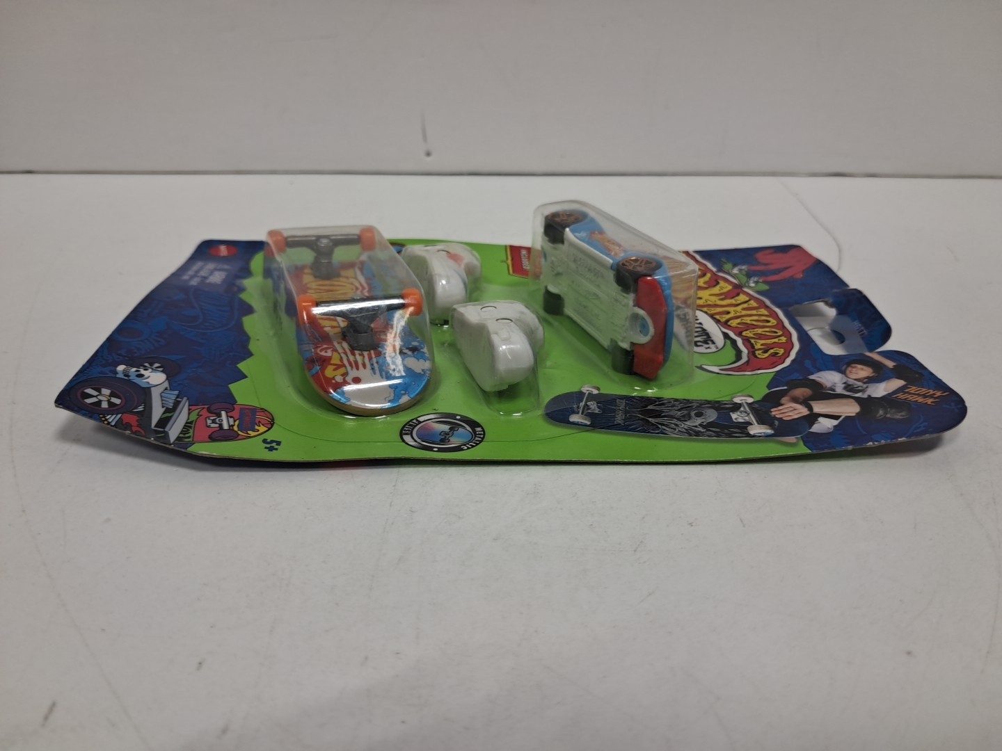 Hot Wheels Skate – TONY HAWK GAZELLA GT FINGERBOARD W/ SHOES – New – 2022