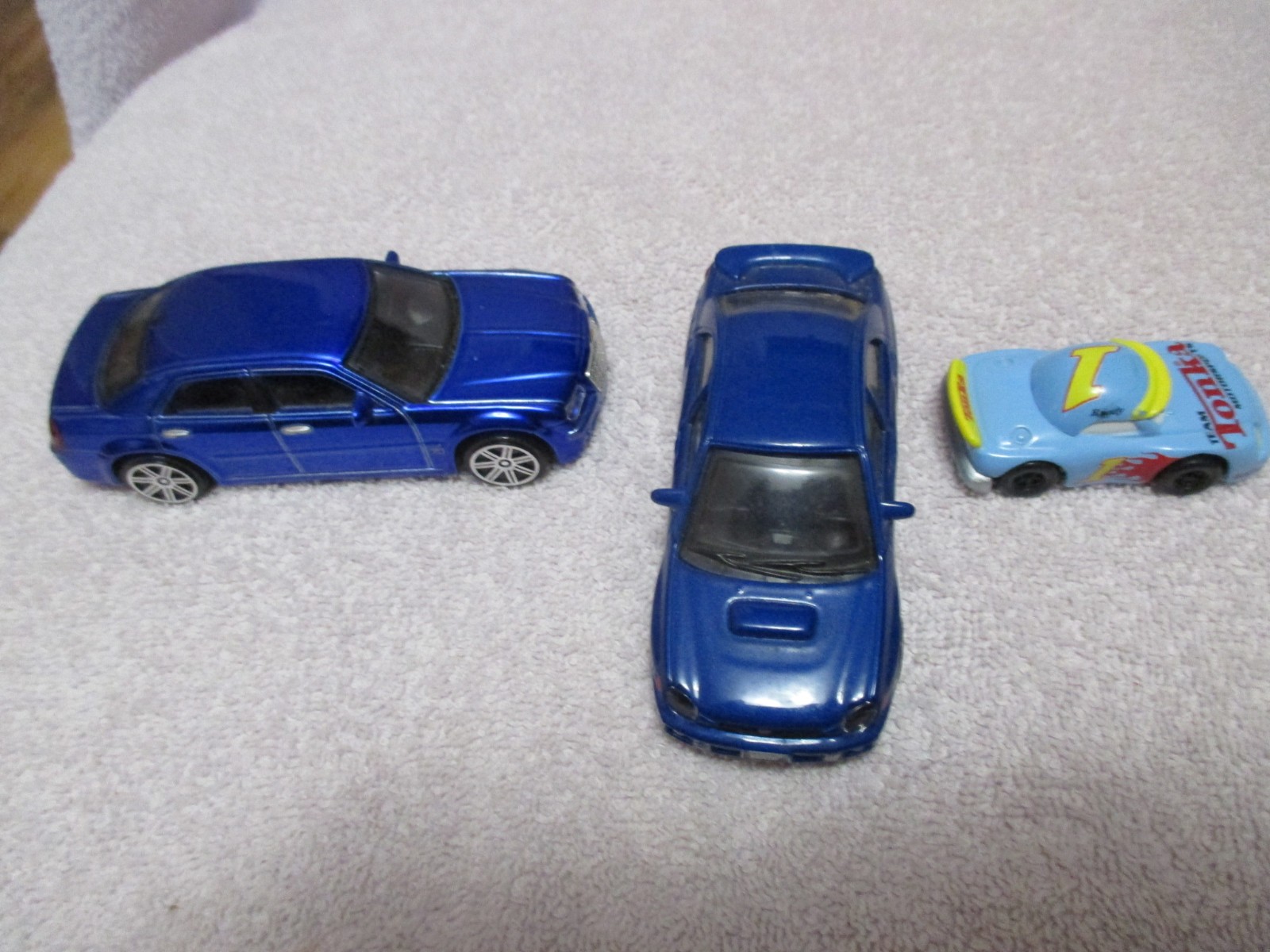 Vintage 2005 Maisto Black Chrysler 300C Hemi 1:43 Diecast Car (2) and Tonka car