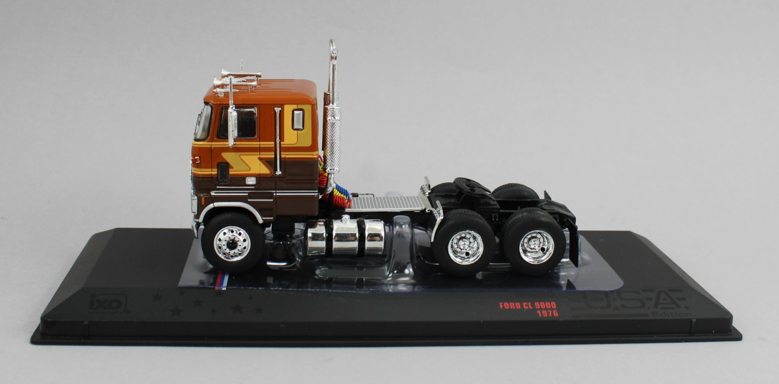 1:64 IXO Models *BROWN & TAN* FORD CL 9000 COE Semi Truck NIB!