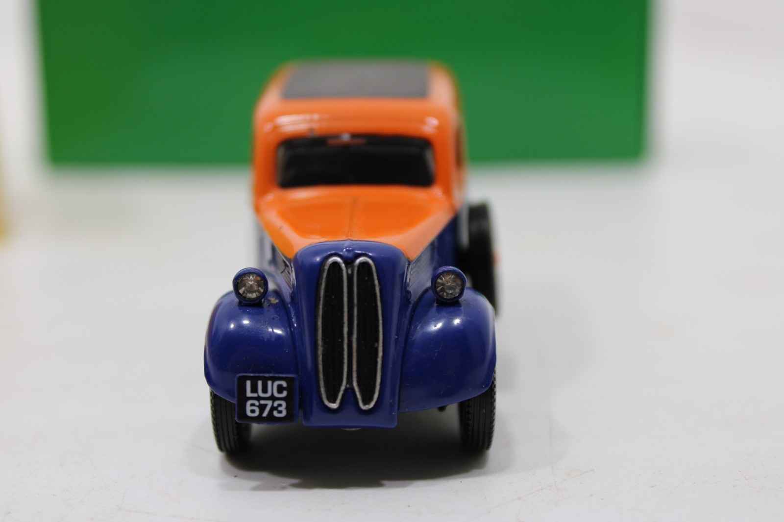 Lledo Vanguards VA06200 1:43 Scale Ford Popular Van