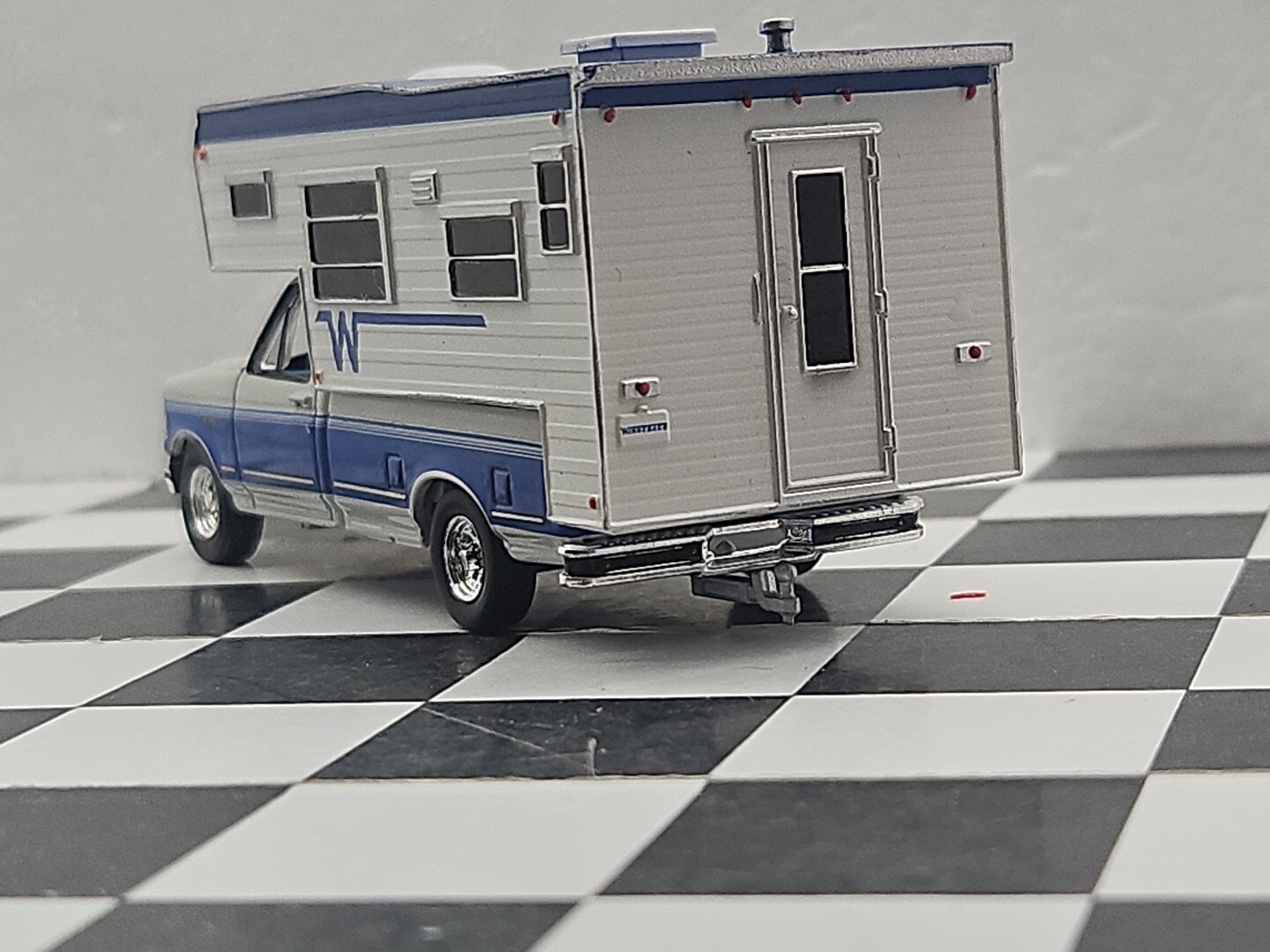 GREENLIGHT 1992 4×4 Ford F-250 XLT Lariat Truck 1:64 CAMPER Pickup Ertl Farm 4WD