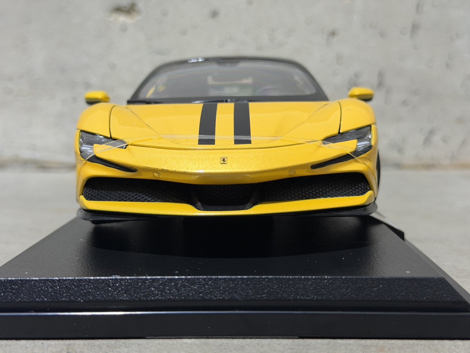Ferrari SF90 1:18 Maisto Special Edition Diecast Model Car – Yellow