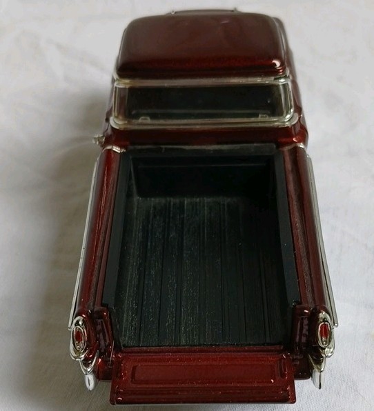 Chevrolet Cameo 1958 Red Silver Black Diecast Pickup Truck 1:43 Scale Model