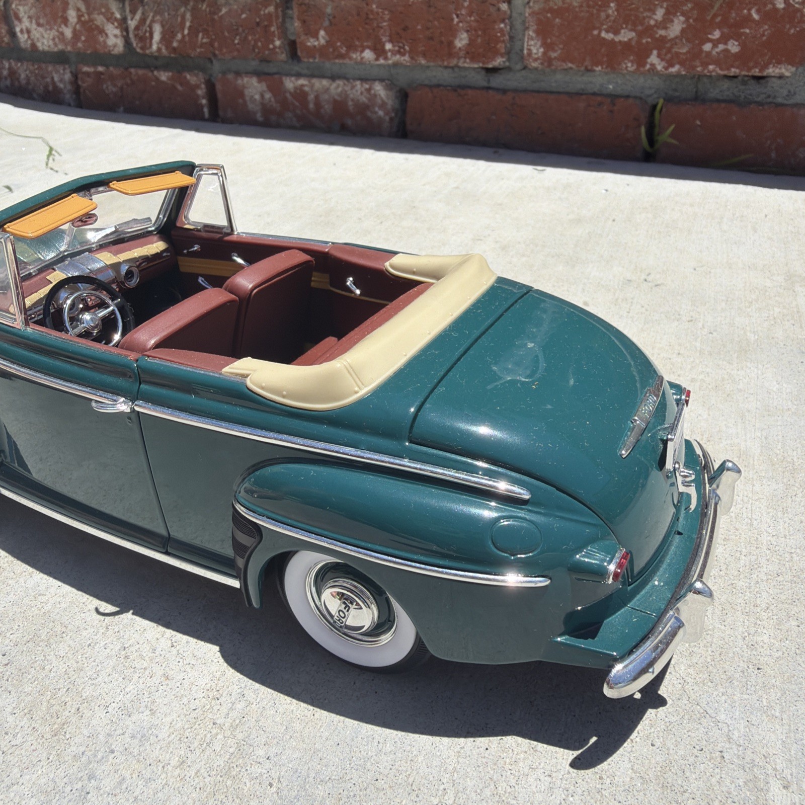 🌟1948 Ford🌟Super Deluxe🌟Convertible 1/18 Diecast🌟Model Road Signature