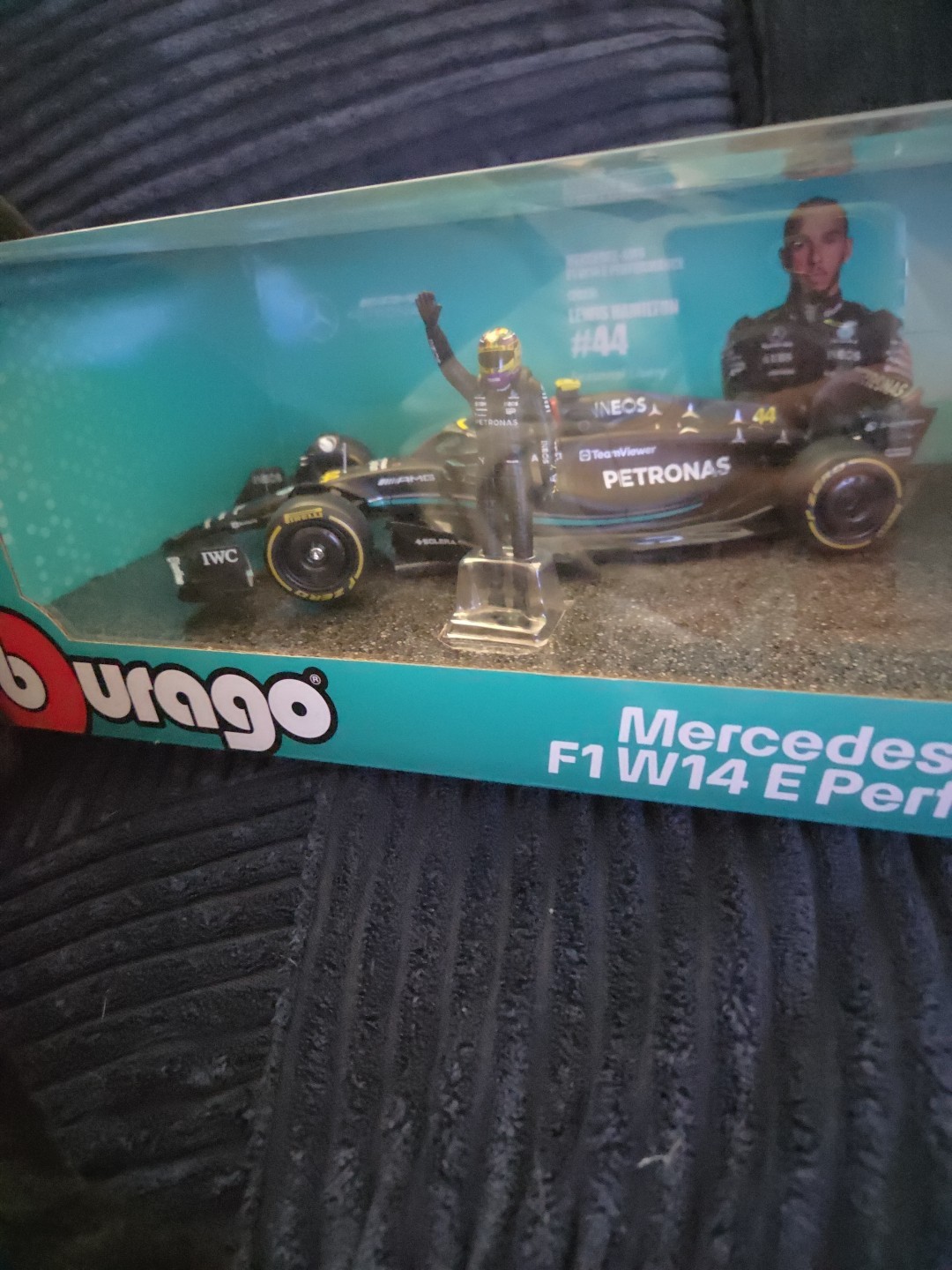 Burango Mercedes-AMG F1W14 E Performance 1/24 2 Driver Figures New In Box Sealed