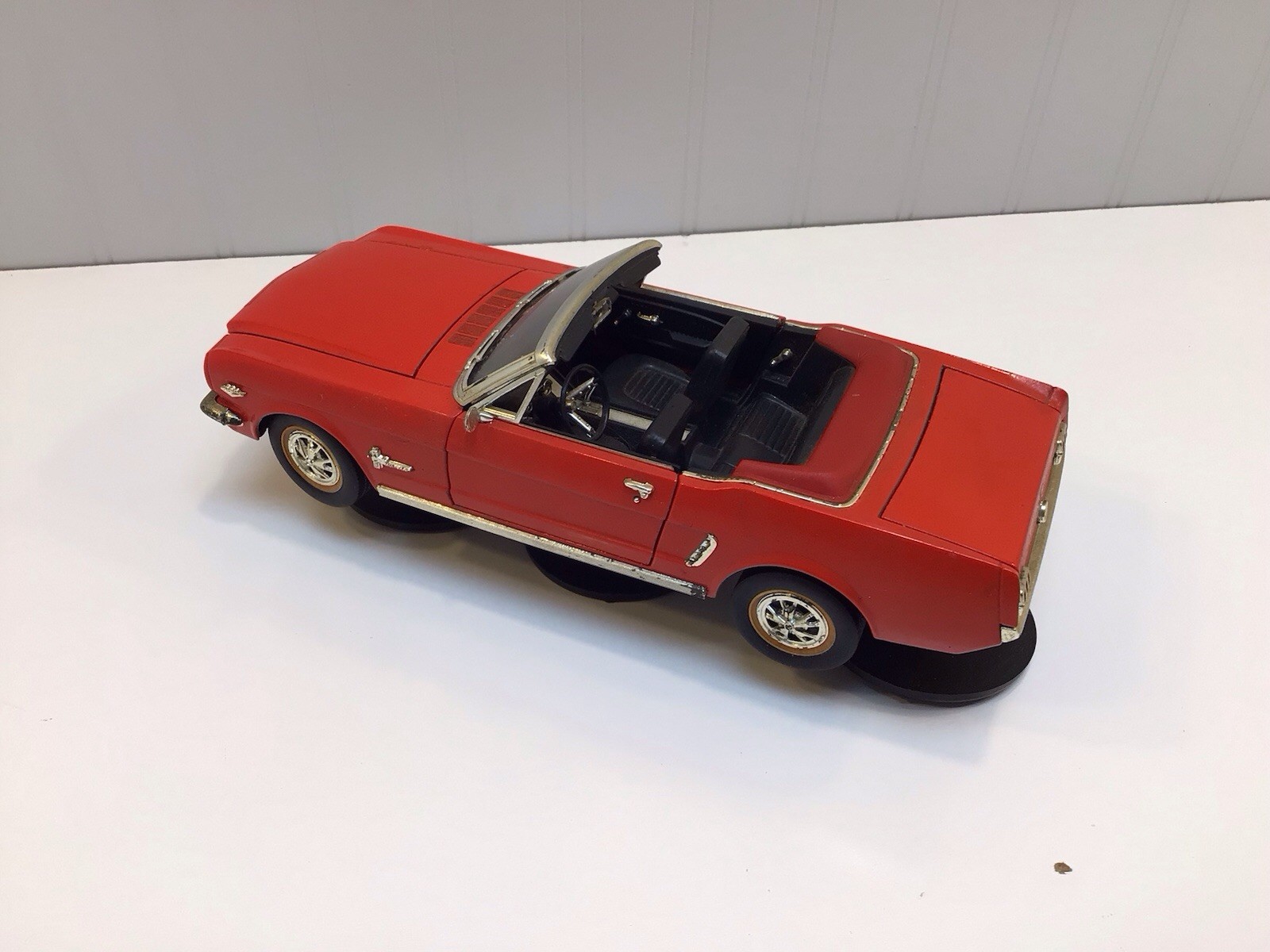 1964 1/2 Red Ford Mustang Convertible 1:18 Die-Cast Mira Golden Line