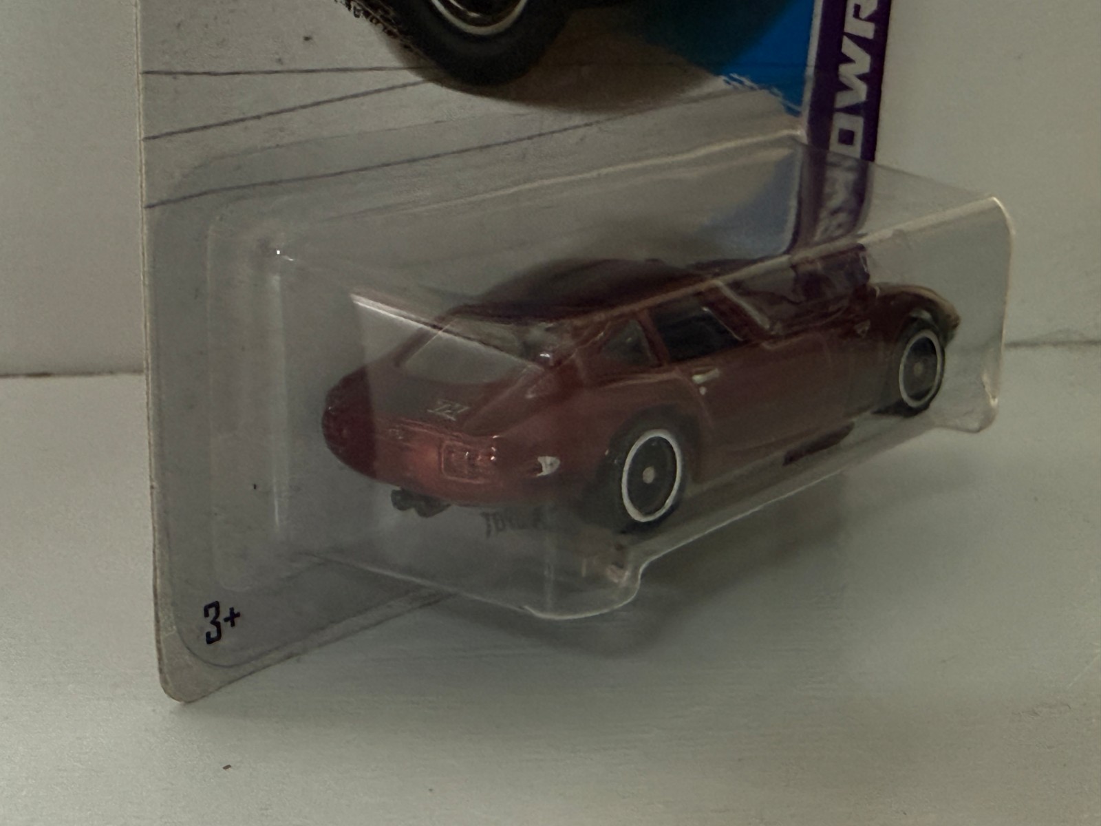 2013 HOT WHEELS SUPER TREASURE HUNT HW SHOWROOM TOYOTA 2000 GT 1:64