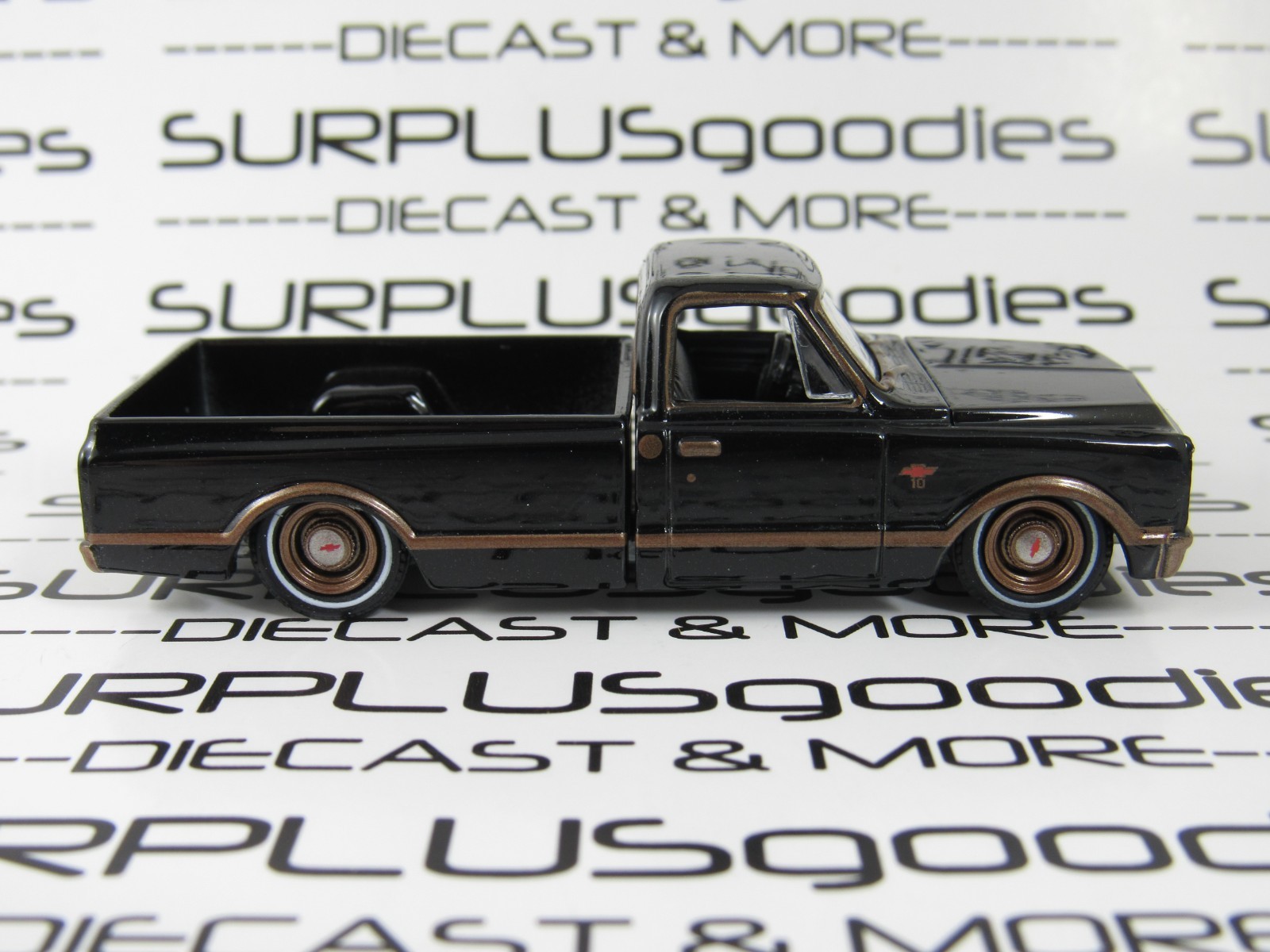 2025 Greenlight 1:64 LOOSE Black Bronze 1972 CHEVROLET C10 Lowrider Pickup Truck