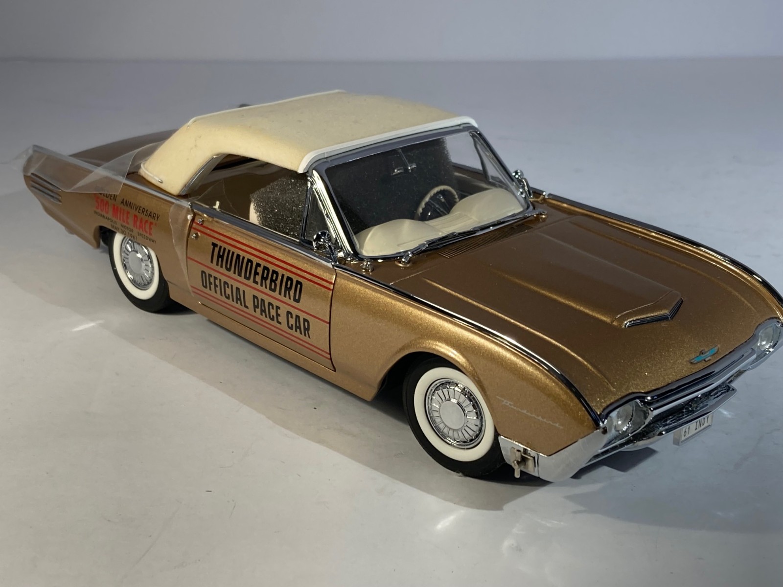 Danbury Mint 1:24 Ford Thunderbird Indy 500 Pace Car Diecast Gold