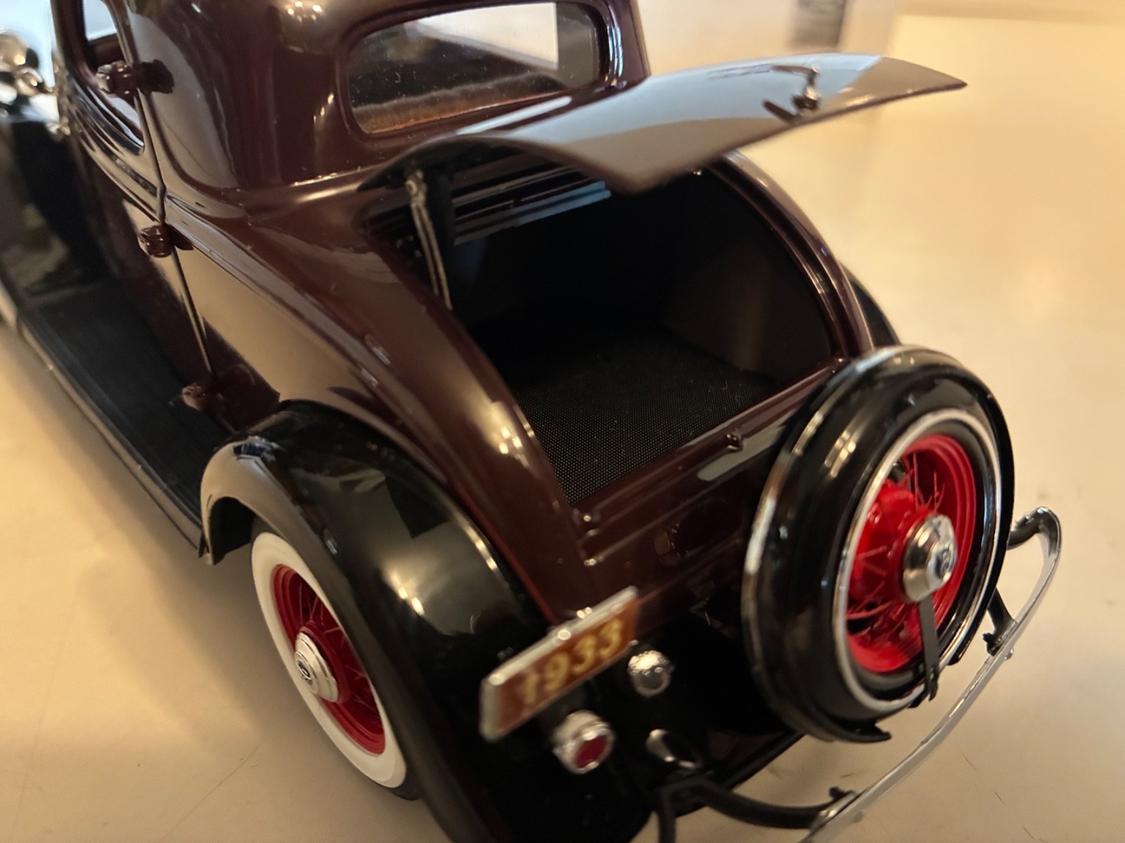 DANBURY MINT 1933 FORD DELUXE COUPE 1:24 SCALE in box