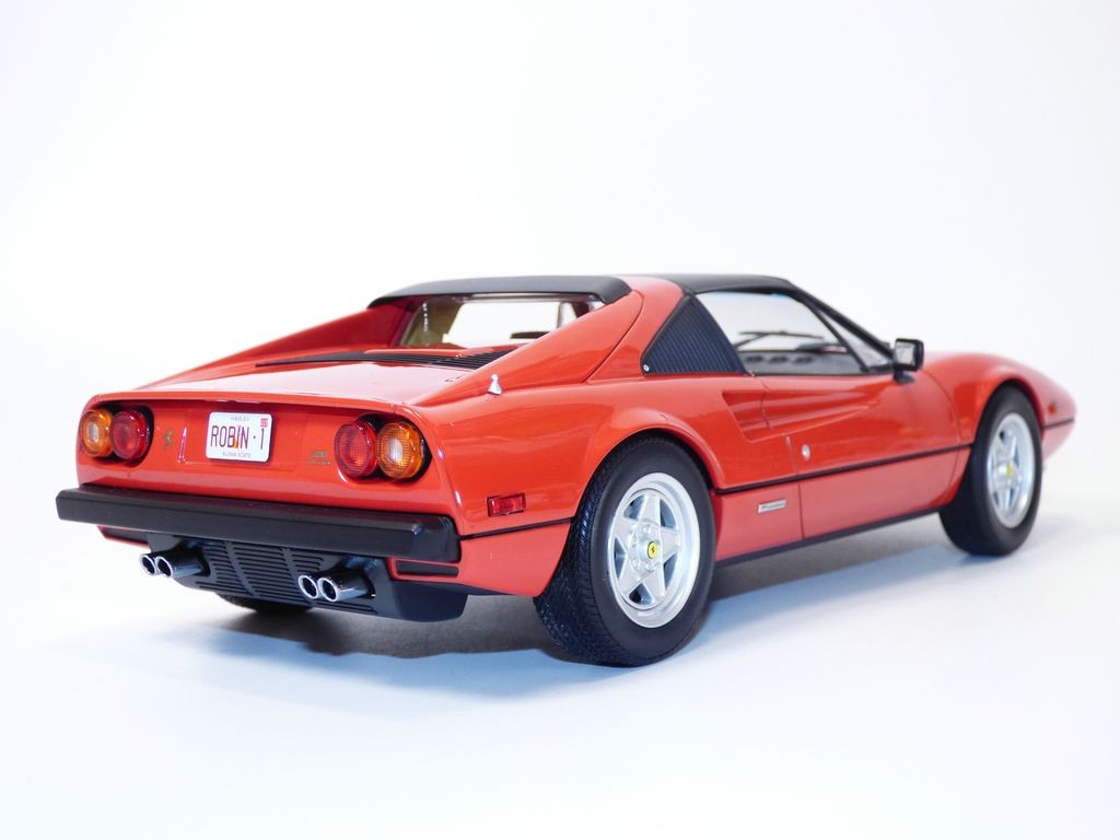 FERRARI 308 GTS rouge 1/18 film Magnum 1982