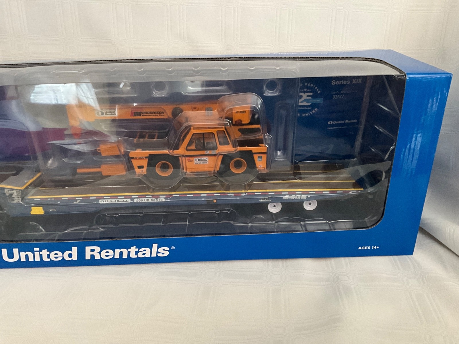 FIRST GEAR UNITED RENTALS FREIGHTLINER CASCADIA W/LANDOLL BRODERSON IC-200 1:34