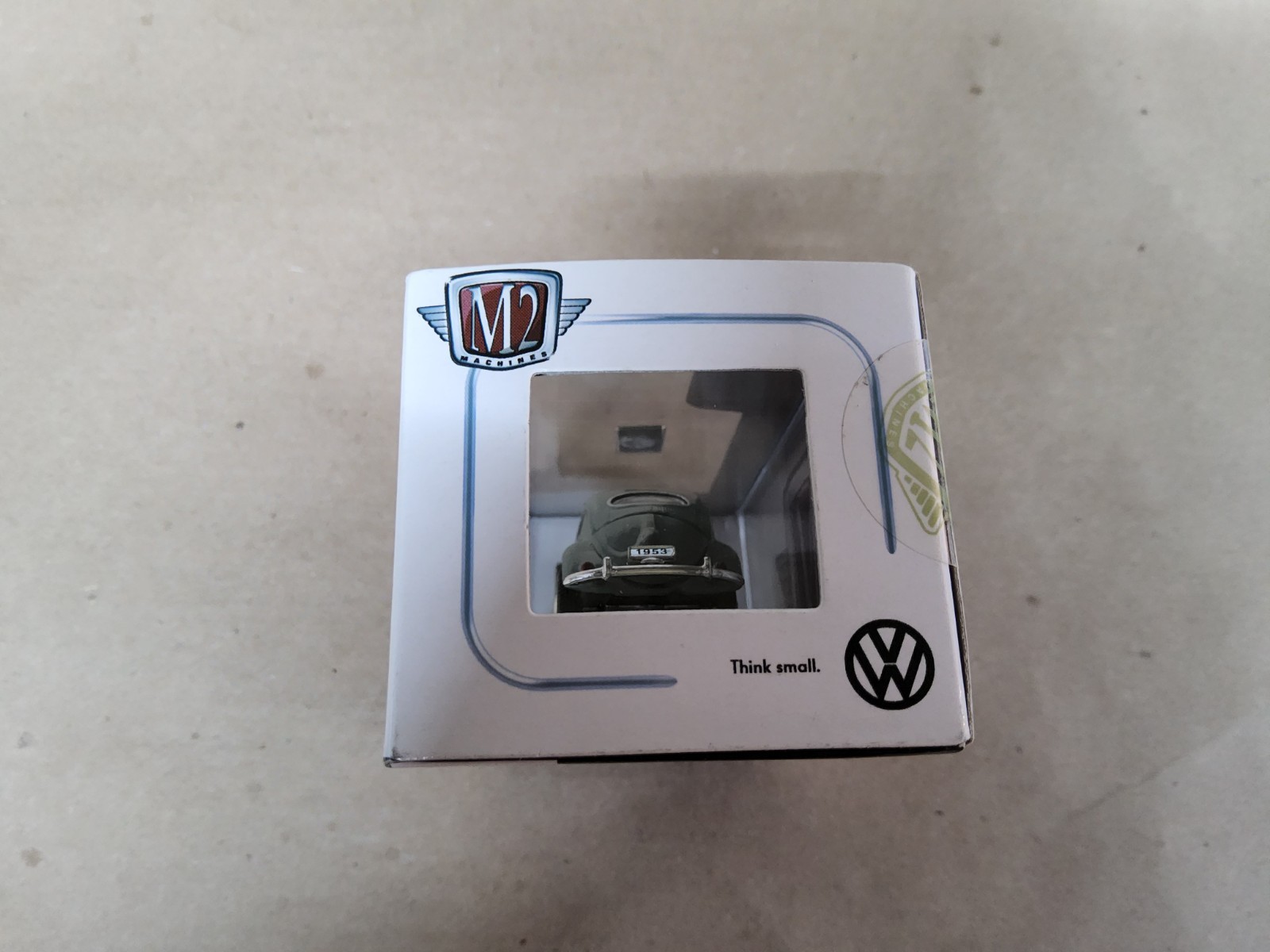 M2 Machines Auto-Thentics 1:64 1953 Volkswagen VW Beetle Deluxe Euro