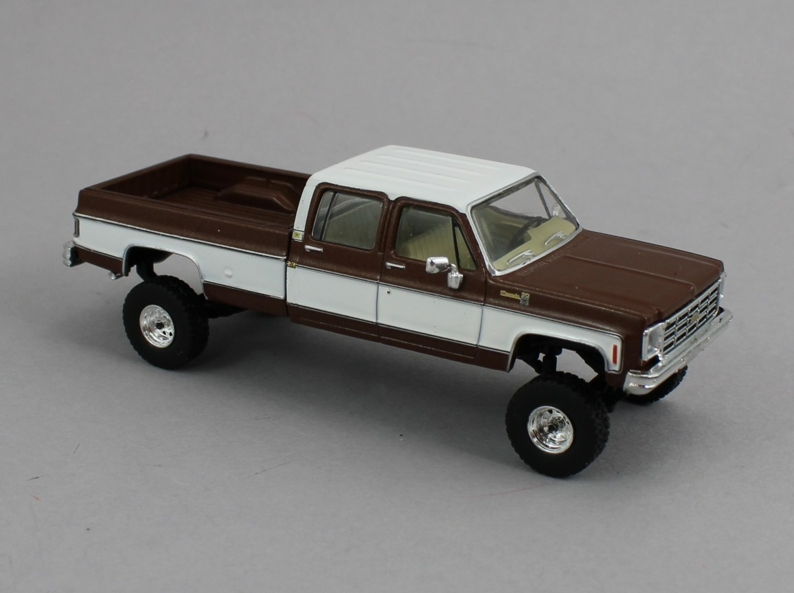 1:64 IXO Models *BROWN & WHITE* 1977 Chevrolet Silverado K30 Lifted 4×4 Pickup