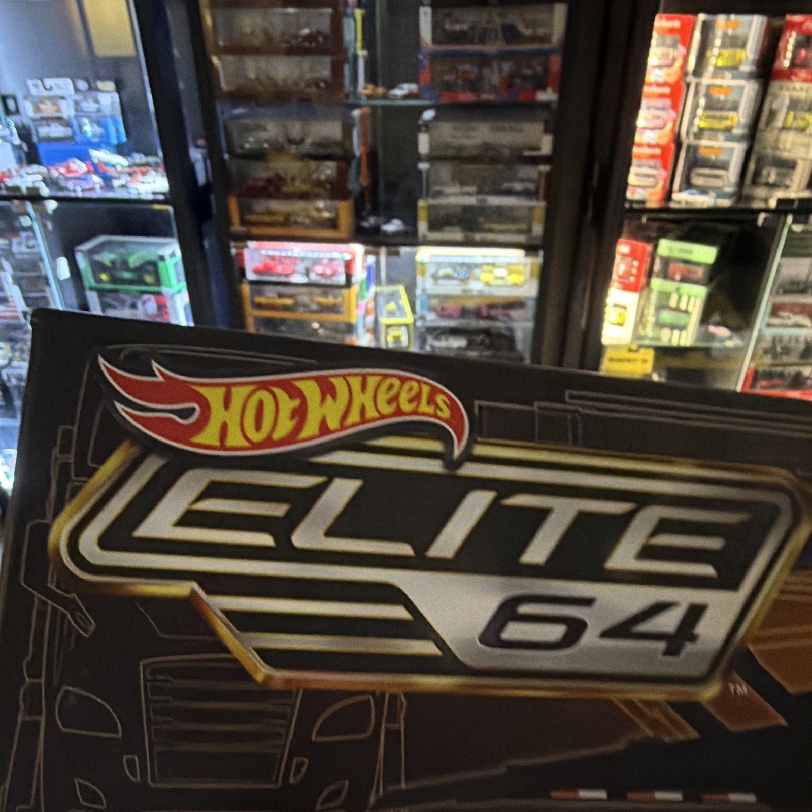 Hot Wheels Elite 64 Freightliner Cascadia Car Carrier 1:64 Diecast Black