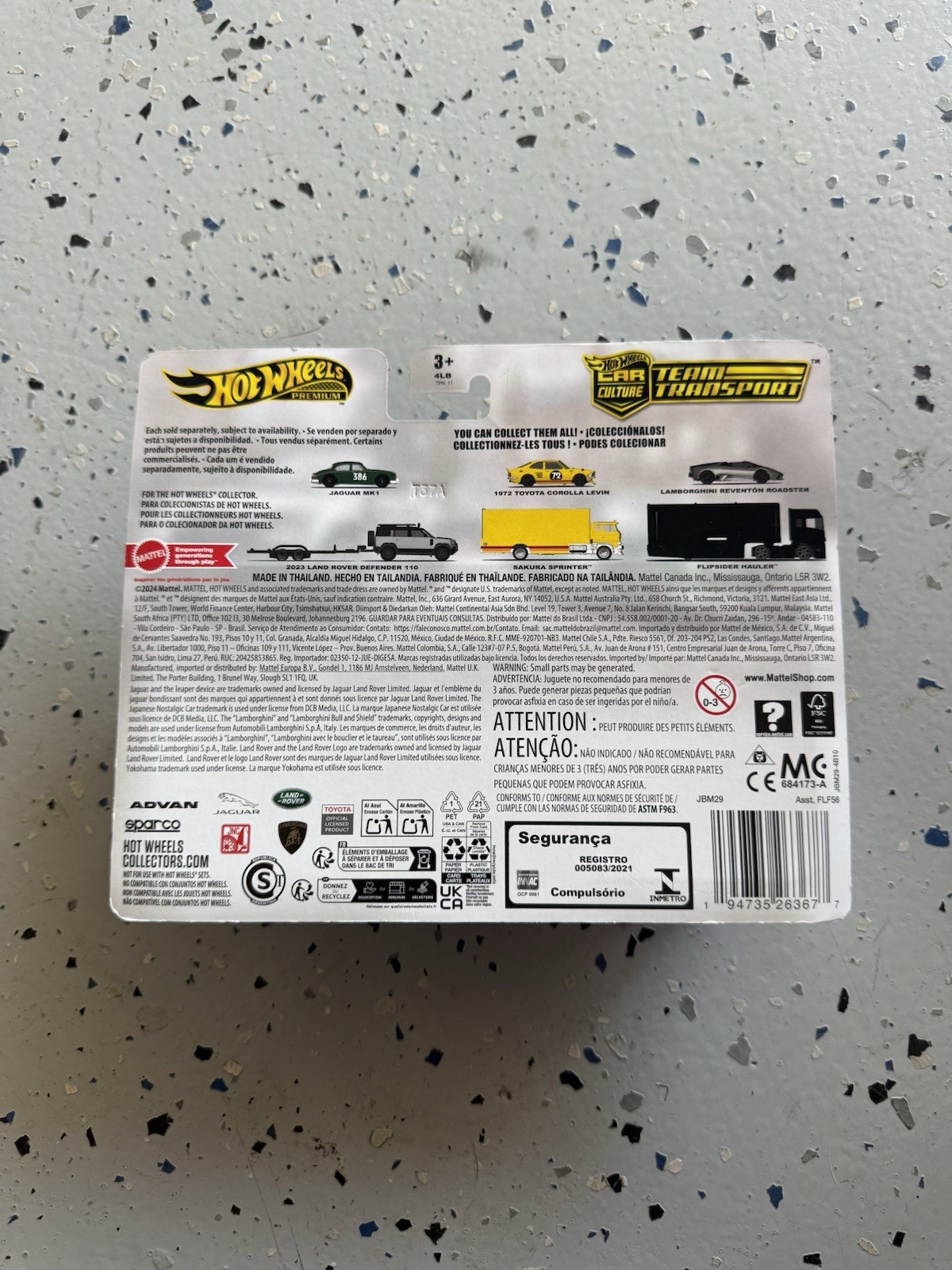 2025 Hot Wheels Team Transport # 74 Jaguar MK1 , 2023 Land Rover Defender 110