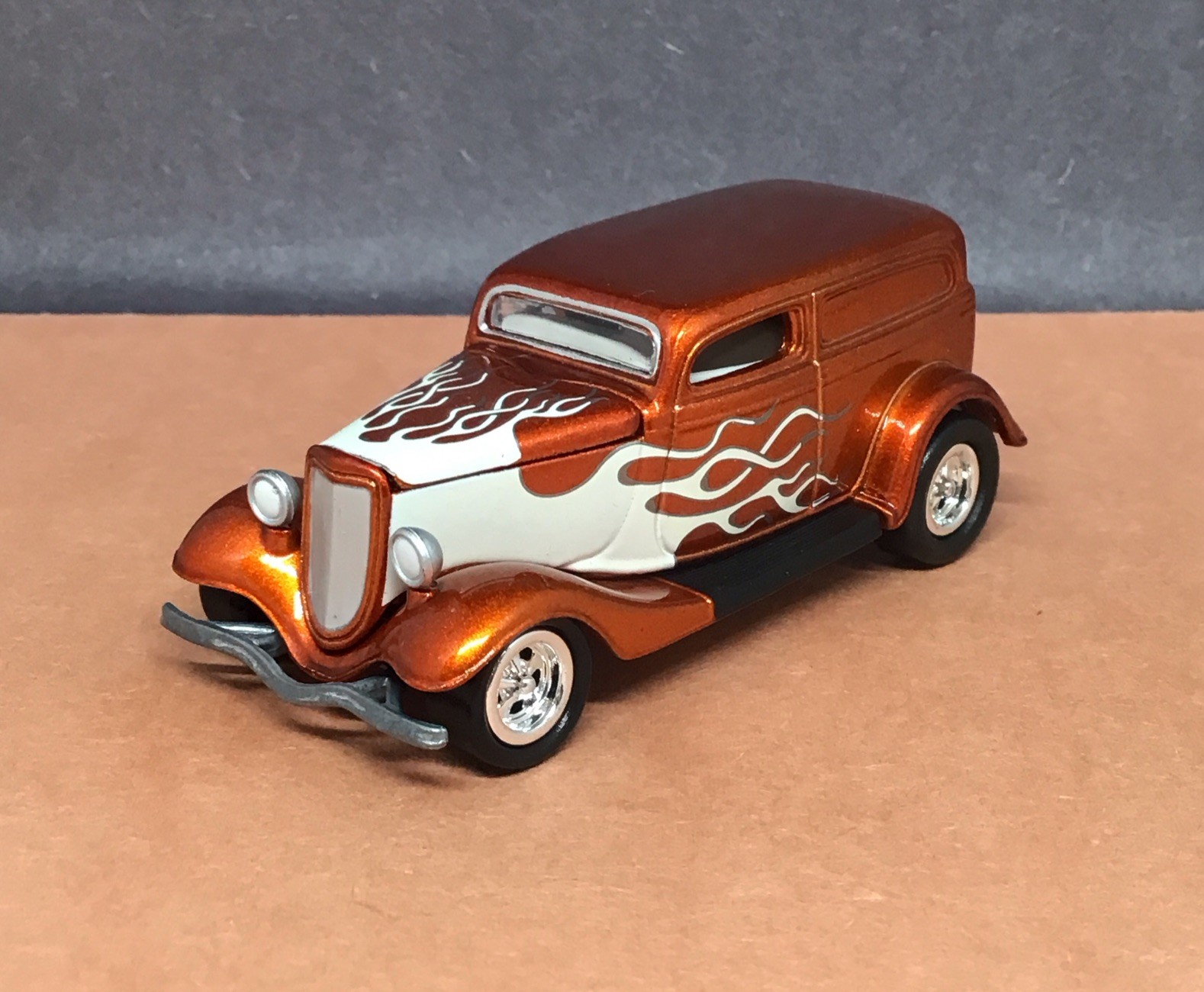 1933 ’33 FORD DELIVERY VINTAGE HOT ROD LIMITED EDITION 1/64 SCALE ORANGE FLAMED