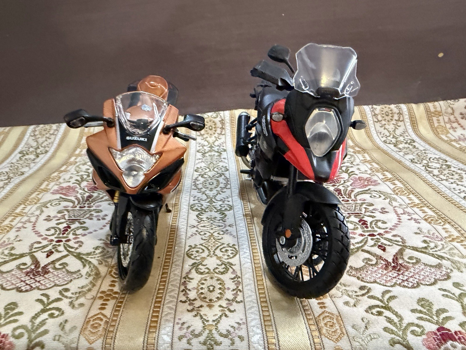 Maisto Suzuki GSX R1000 Bronze 1/12 VStrom 1000 Red Black Diecast LOT of 2