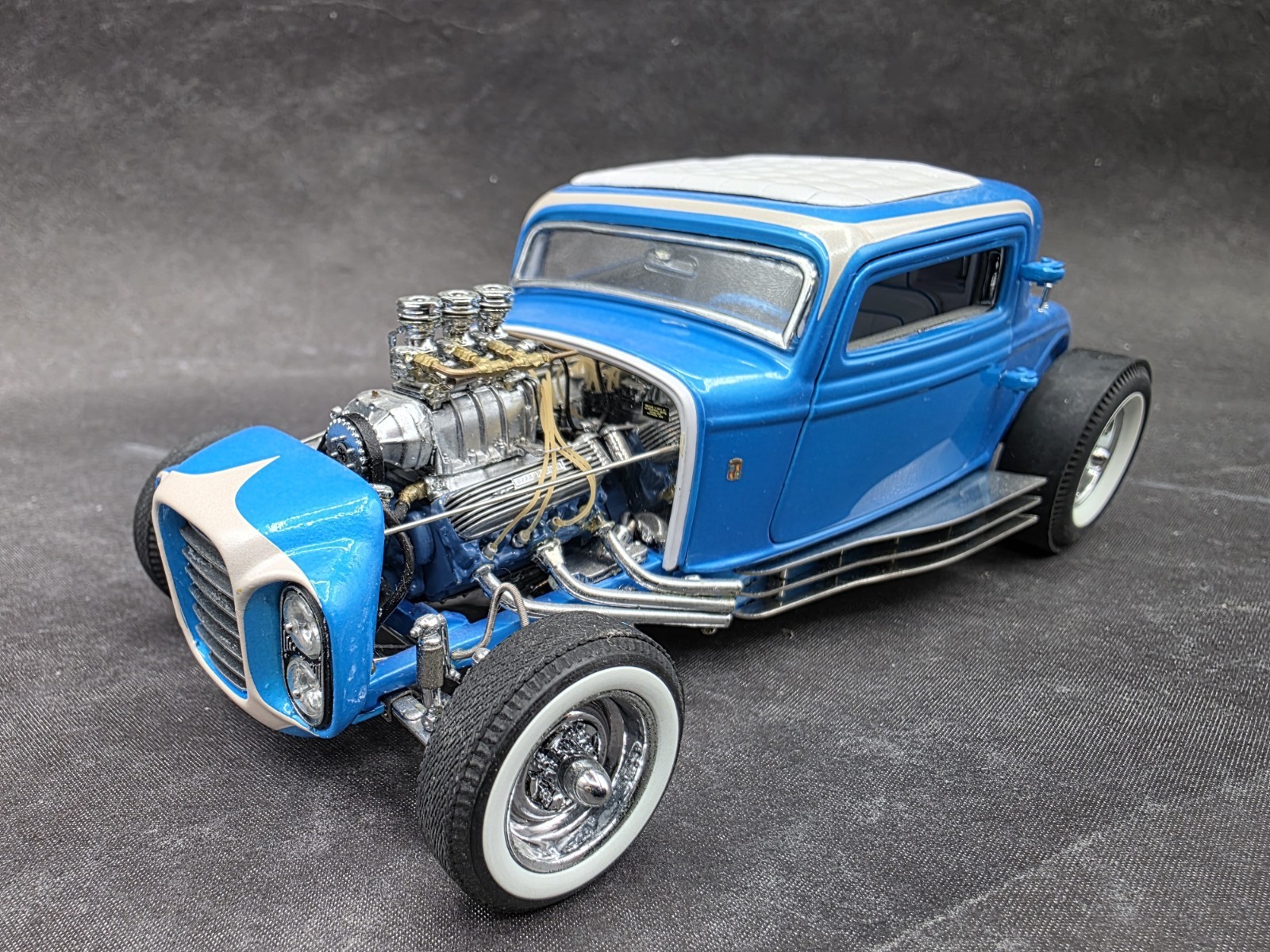 Danbury Mint 1932 Ford Little Deuce Coupe V8 1:24 Scale Diecast Beach Boys Car