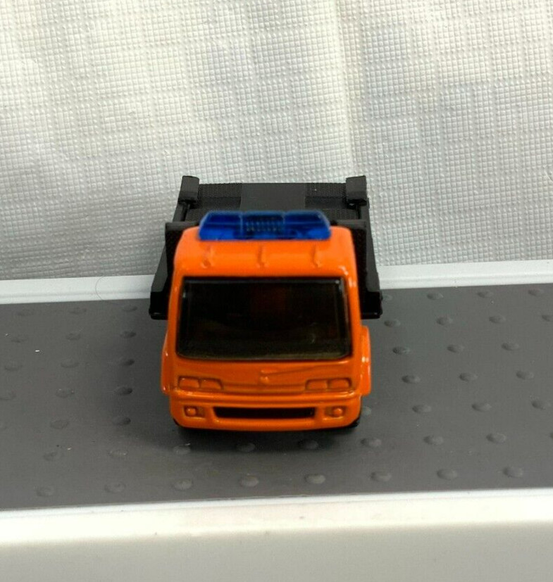 Vintage Matchbox Highway Heroes Isuzu Flatbed Truck Orange Die Cast