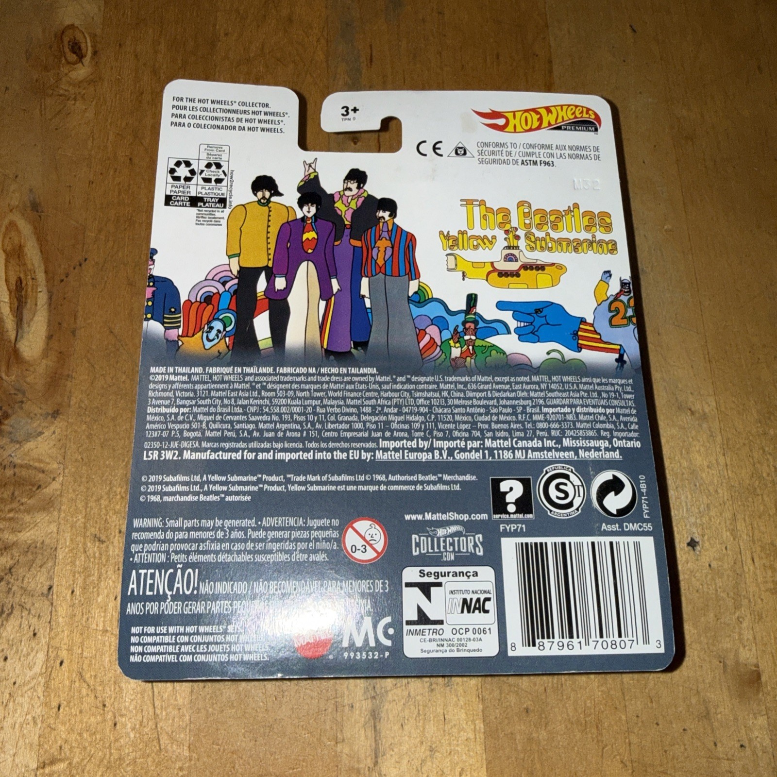 Hot Wheels Replica Entertainment The Beatles Yellow Submarine