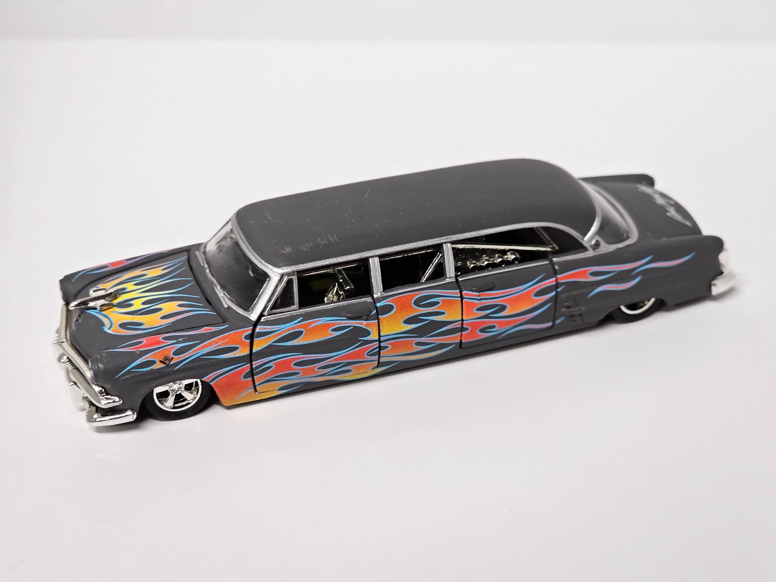 M2 Machines Auto-Stretch Rods 1/64 1953 Ford Crestline Victoria Grey