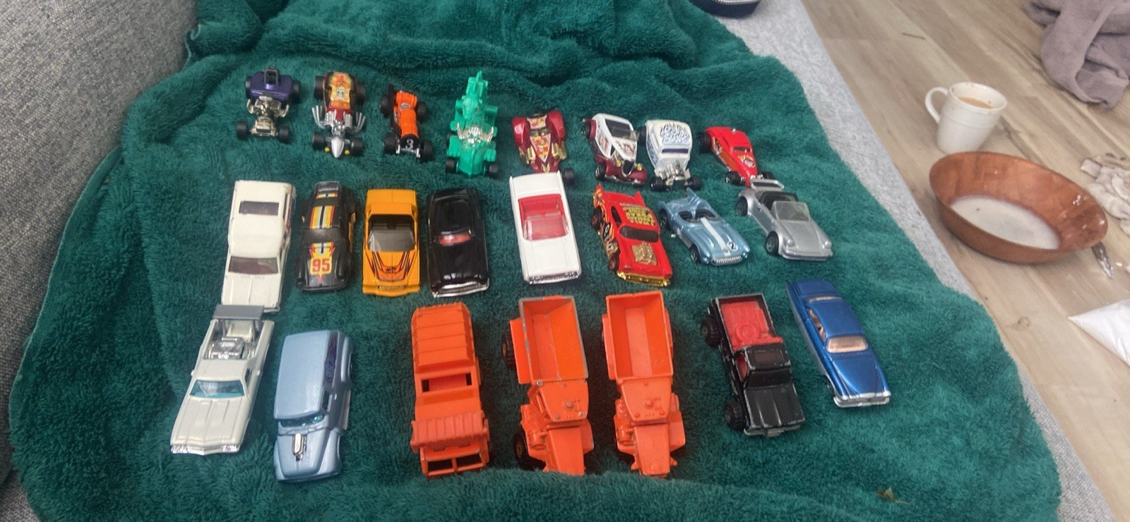 Hot Wheels Lot +23 Various Cars Please See Photos