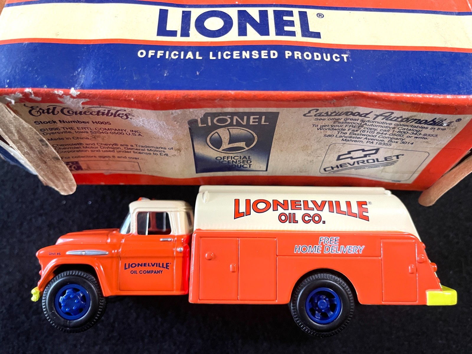 Lionel Eastwood Automobilia 338500 Lionelville Oil Co. Die Cast Tank Truck