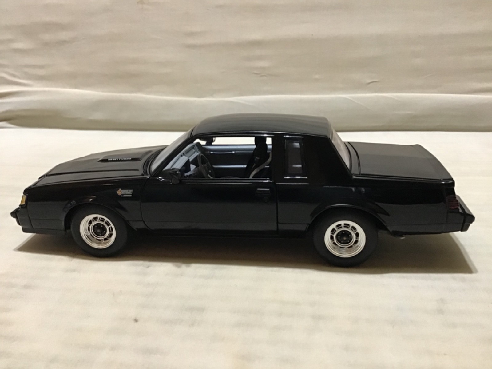 BUICK GRAND NATIONAL 1987 BLACK GMP #8201 DETAILED DIECAST RARE 1/24 read defect