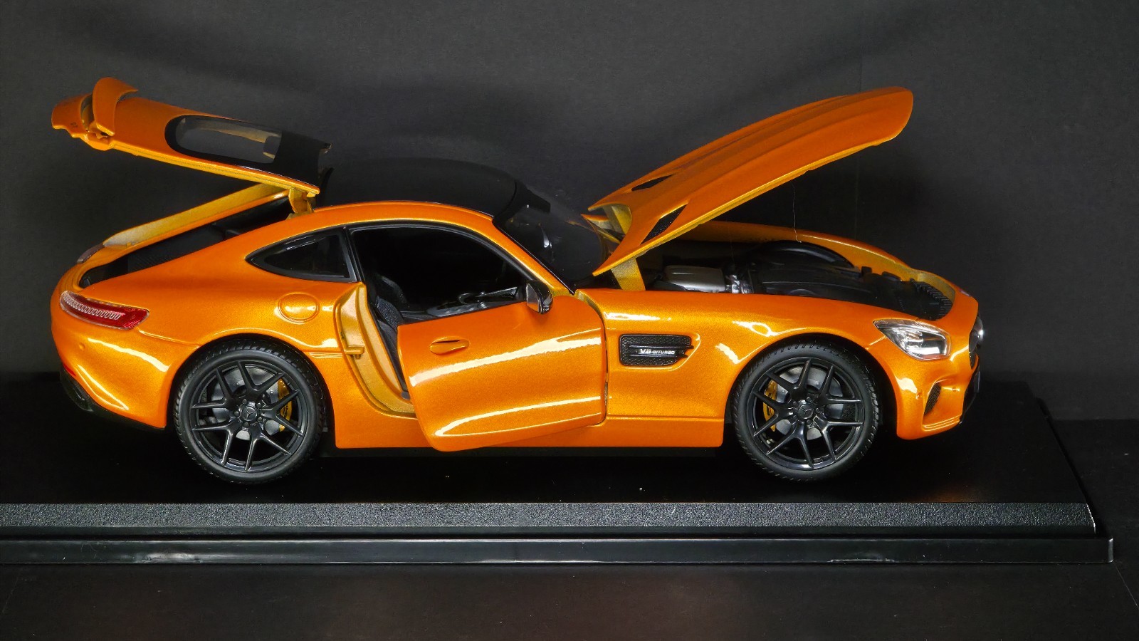 Mercedes-AMG GT 1:18 Maisto Exclusive Style Special Edition – Orange