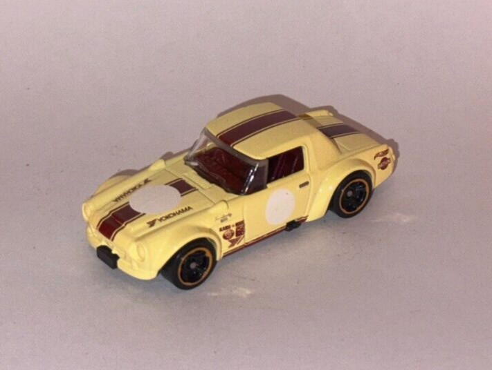 HOT WHEELS Loose Fairlady 2000 (Cream Yellow Version)