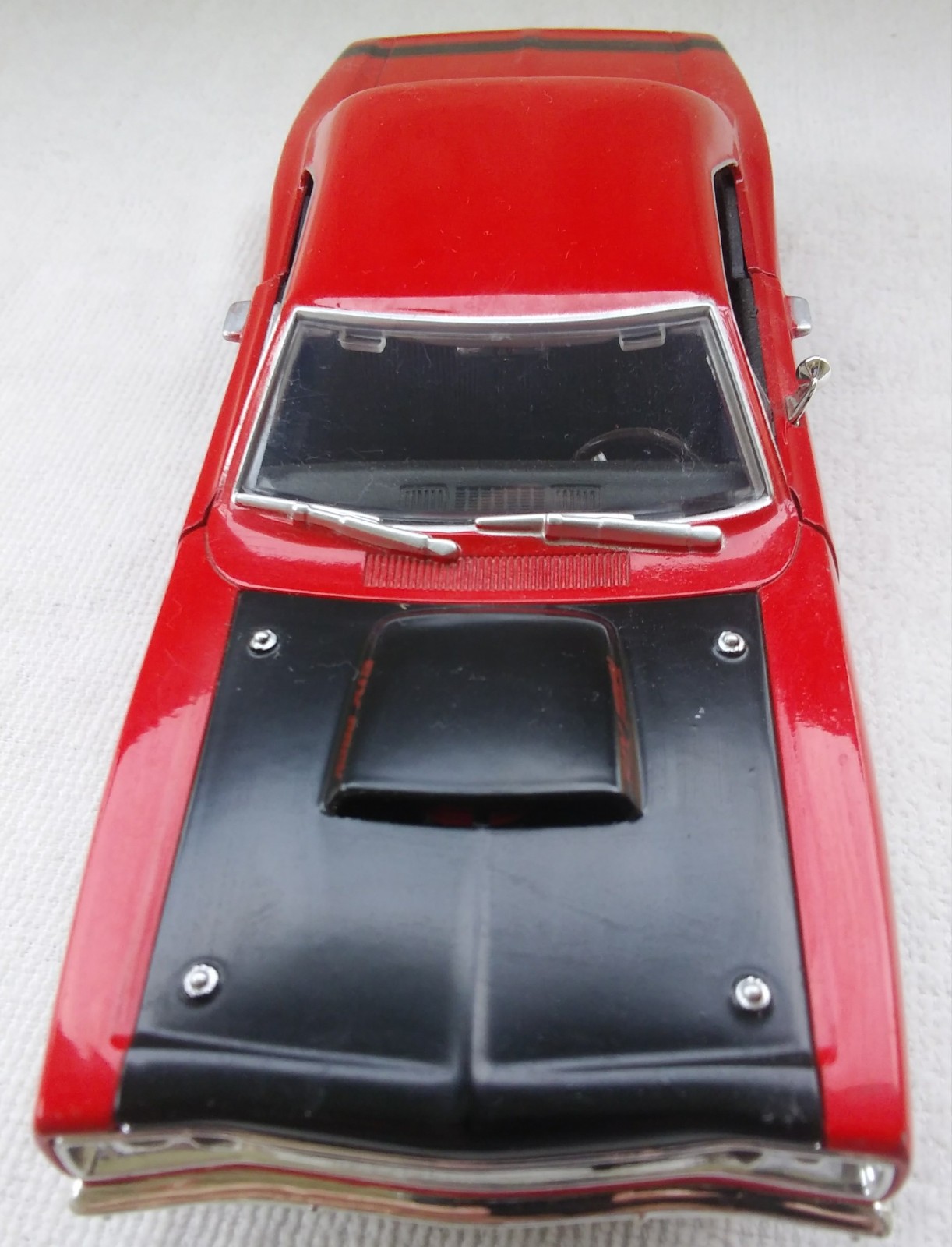 RED 1969 “AMERICAN GRAFFITI” DODGE CORONET SUPER BEE 1:24 SCALE DICAST CAR