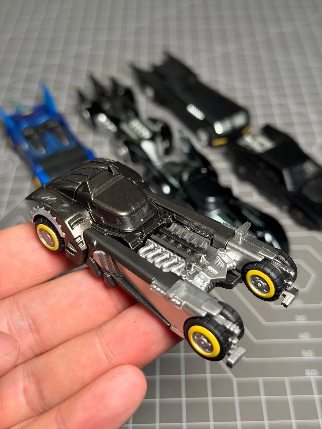 US Seller! Blokees Wheels E01 White Knight Batmobile Batman Comic 1:64 Model