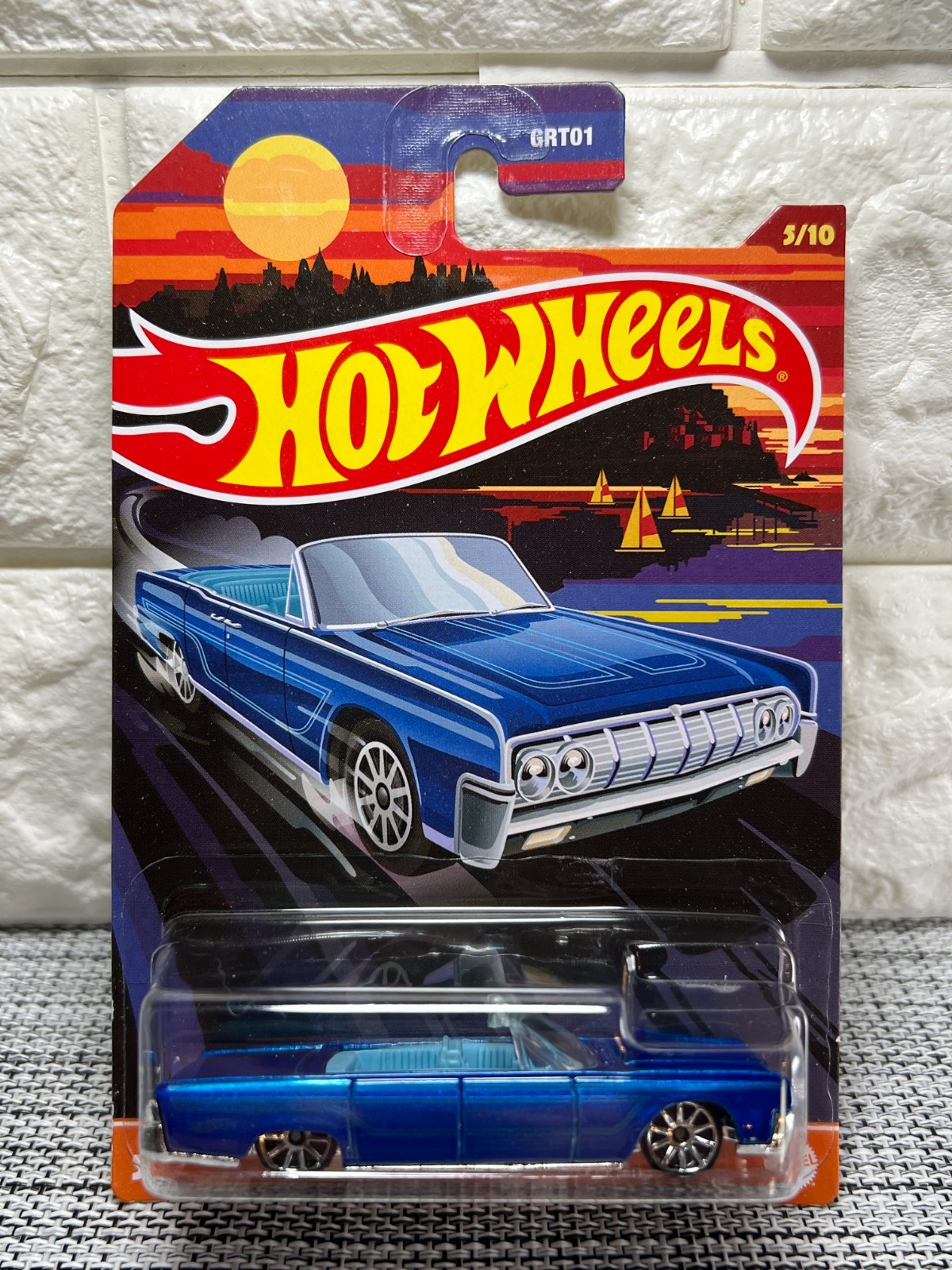 Hot Wheels Convertible Series 5/10 ’64 Lincoln Continental Convertible Blue