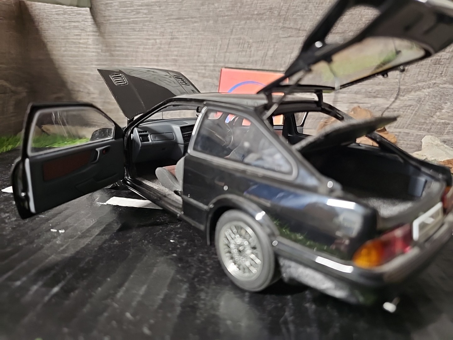 Vntg 2004 AUTOart Millennium 1986-87 Ford Sierra RS 1:18 Scale Diecast Car