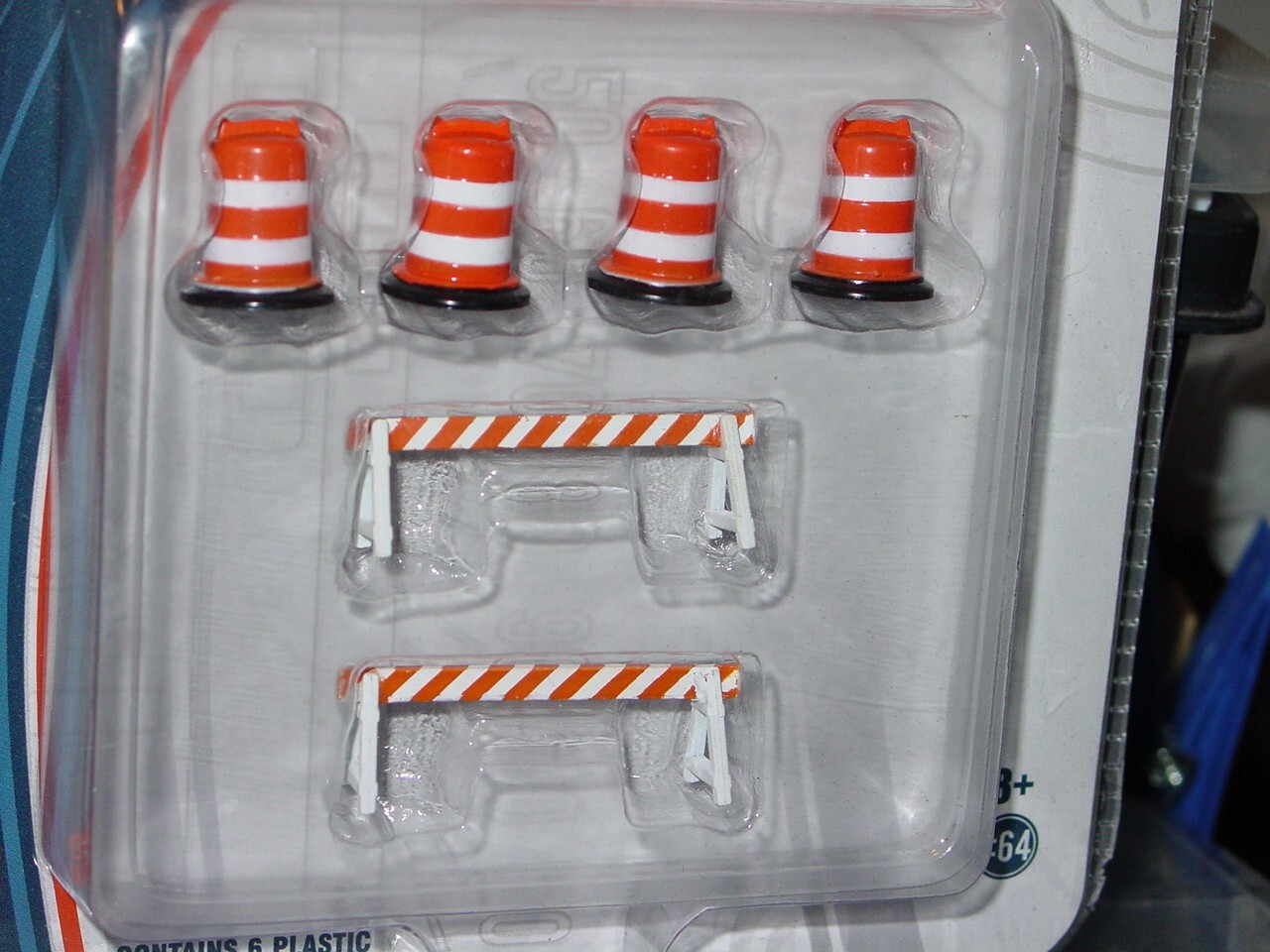 Greenlight 2013 ROAD WORK ACCESSORY PACK COLLECTIBLE ROAD BLOCK SET MIP