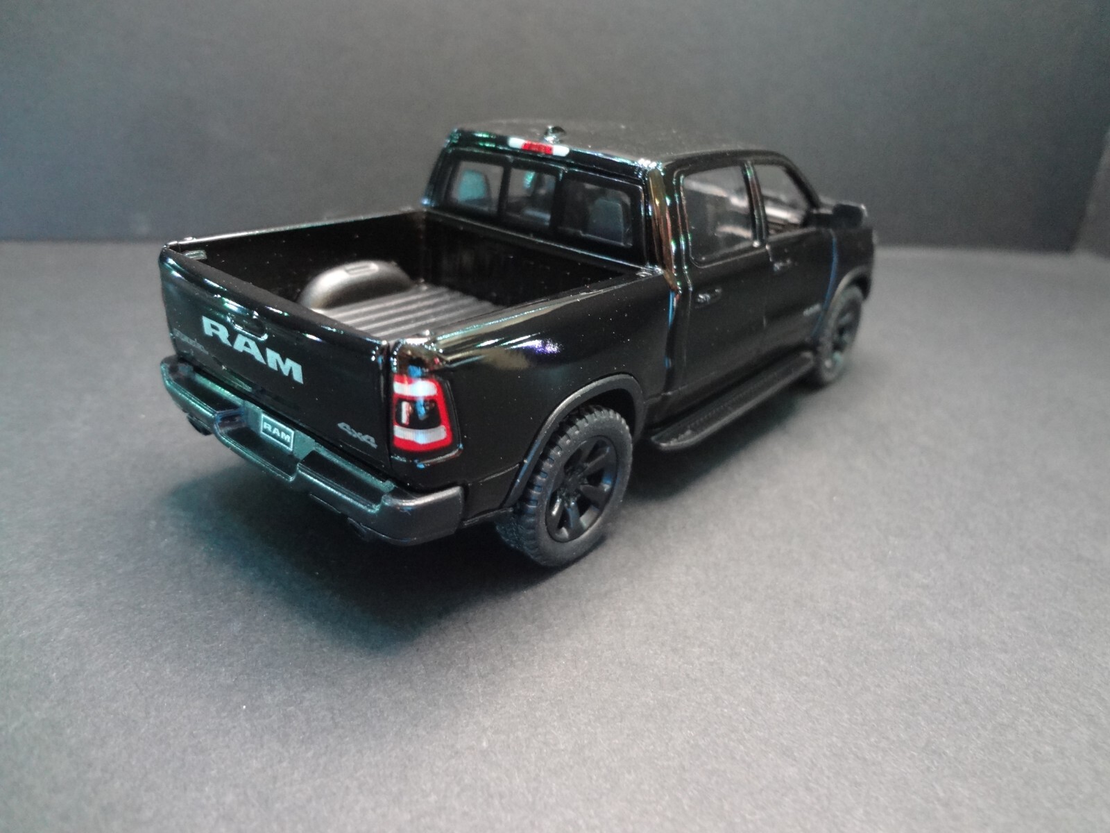 1:46 Scale 2019 Dodge RAM 1500 black – Loose