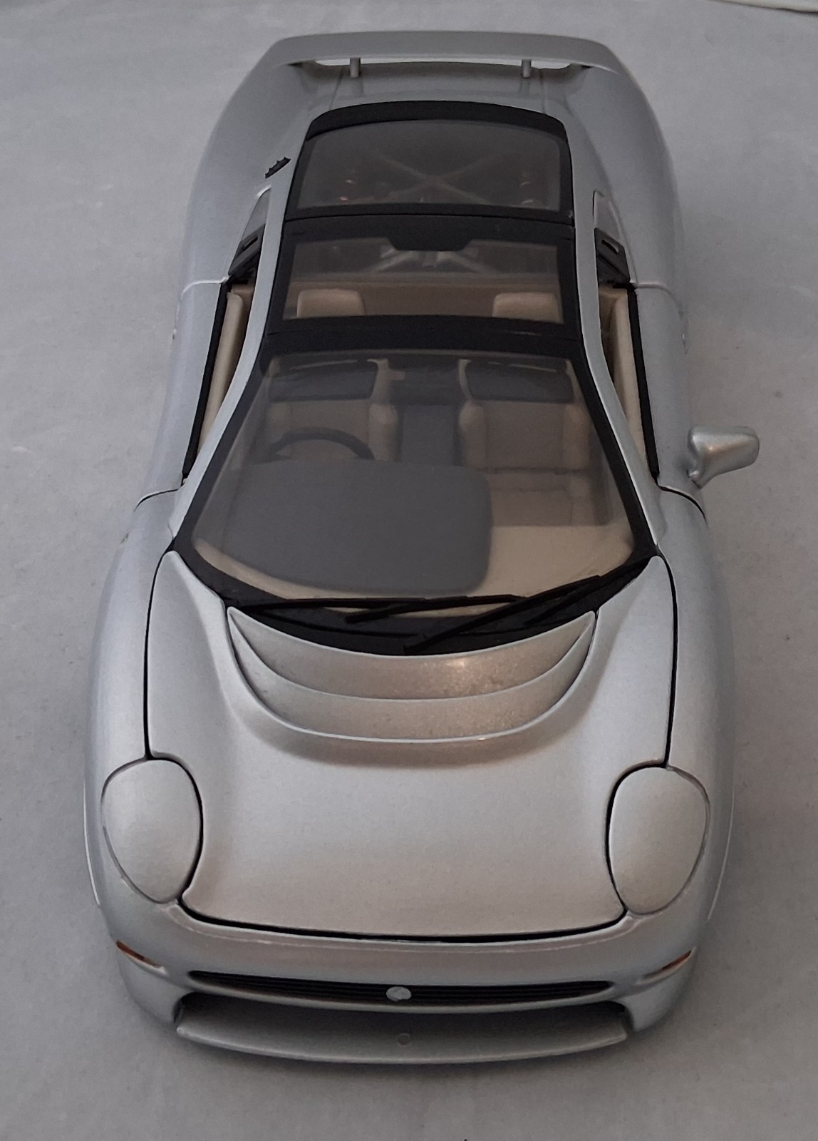 1992 Jaguar XJ220 1:18 Diecast (Silver) : Maisto
